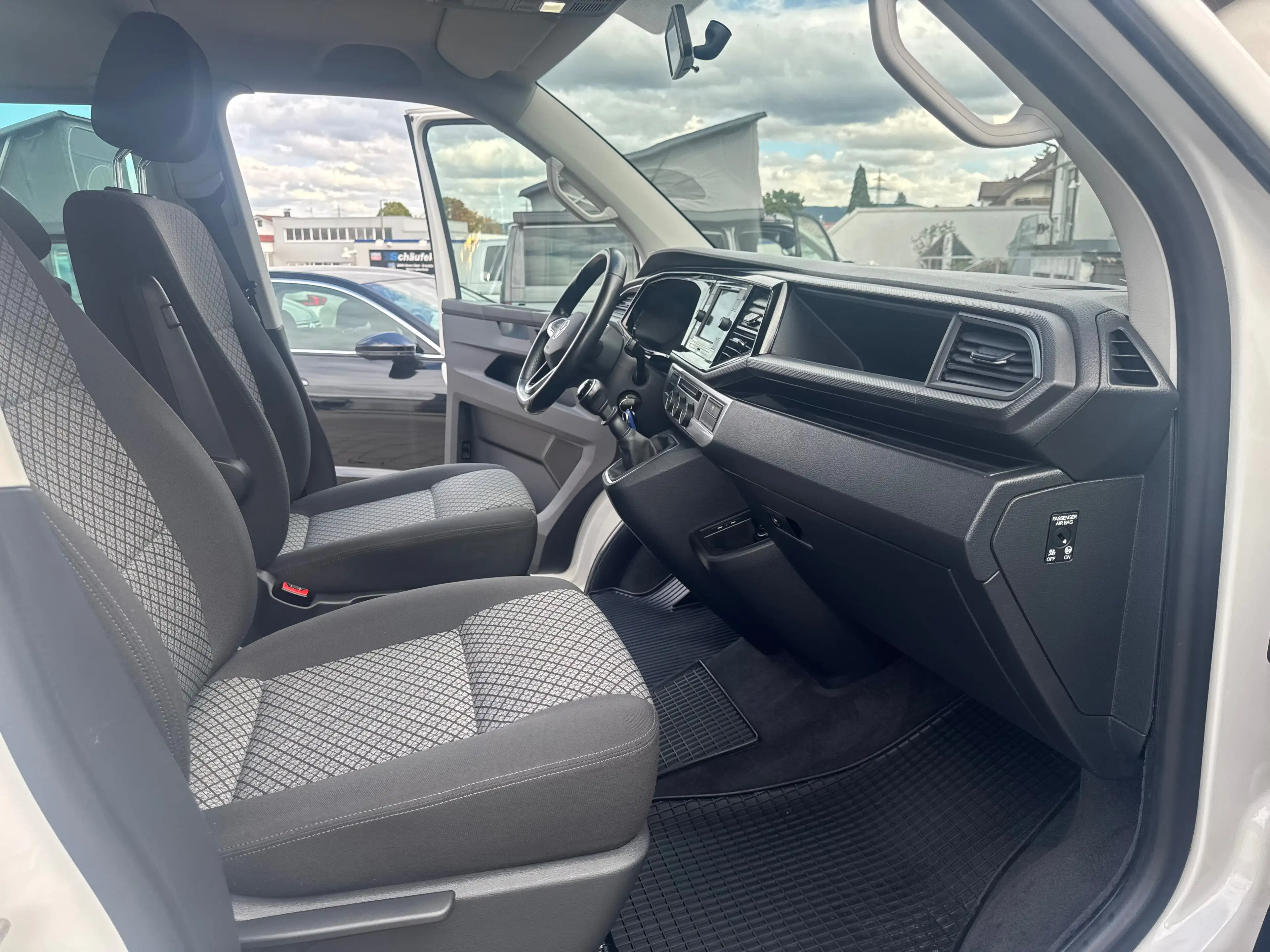 Volkswagen T6.1 Multivan 4MOTION/Standheizung/7-Sitzer/AHK/MFL/GRA/Carplay — photo 13