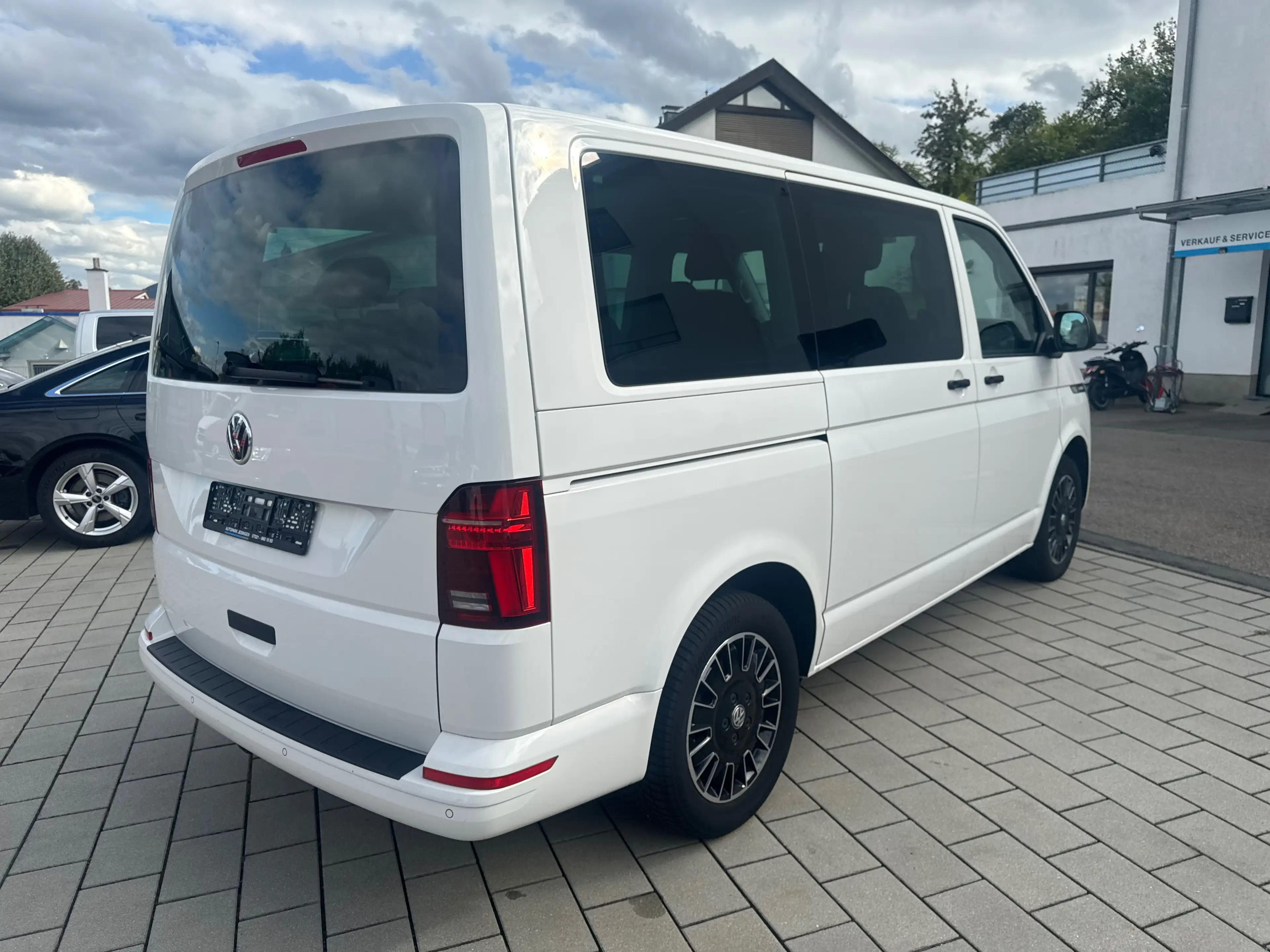 Volkswagen T6.1 Multivan 4MOTION/Standheizung/7-Sitzer/AHK/MFL/GRA/Carplay — photo 3
