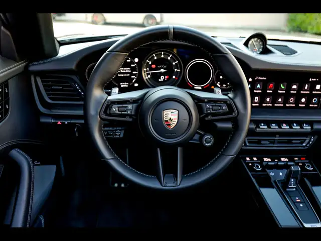 Porsche 911 view 12