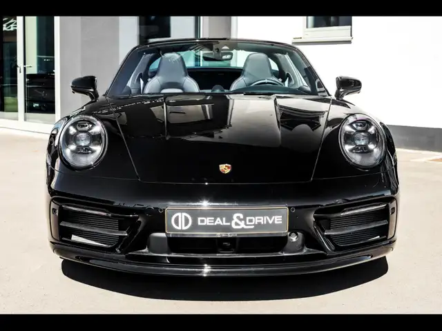 Porsche 911 view 5