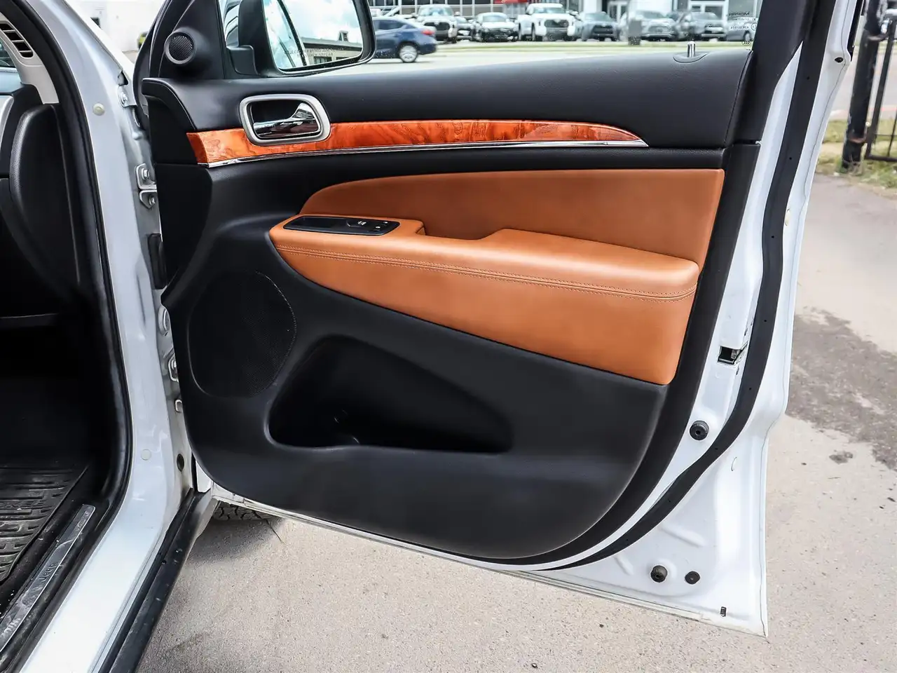 Jeep Grand Cherokee снимка Jeep Grand Cherokee
