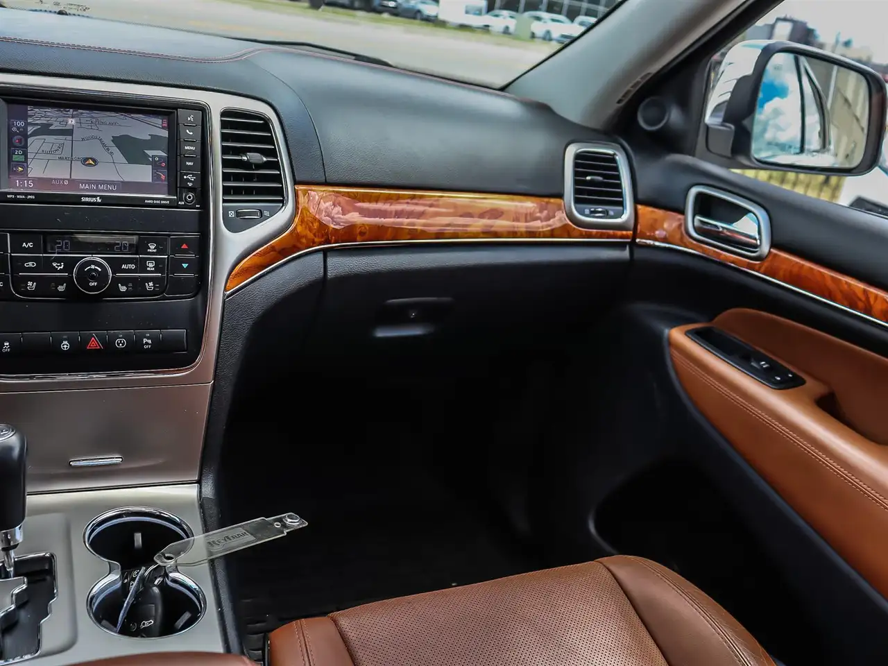 Jeep Grand Cherokee снимка Jeep Grand Cherokee