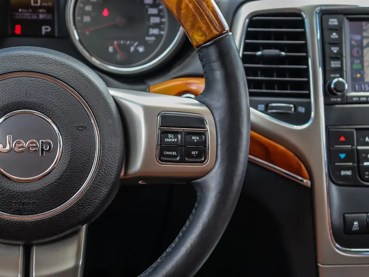 Jeep Grand Cherokee снимка Jeep Grand Cherokee