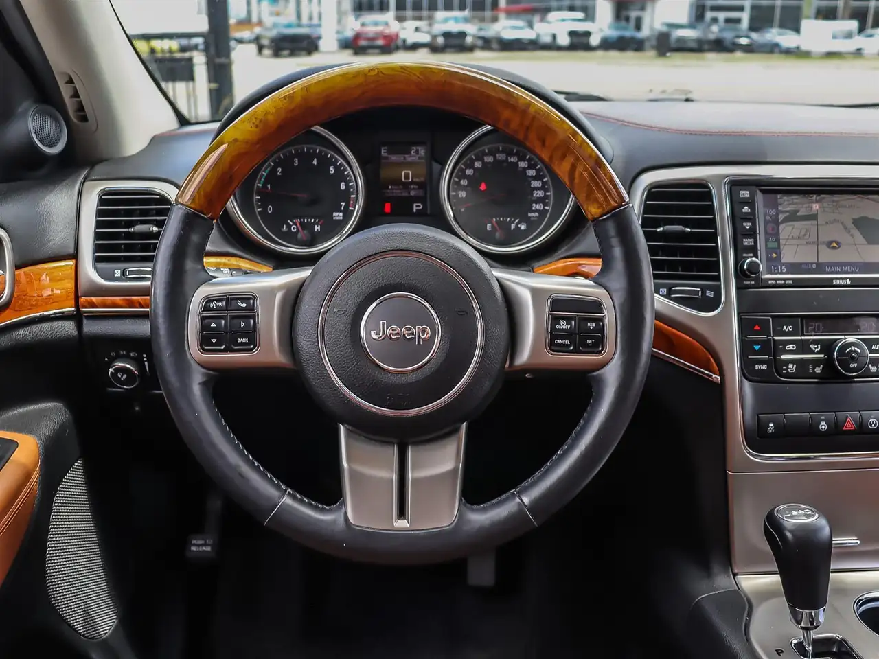 Jeep Grand Cherokee снимка Jeep Grand Cherokee