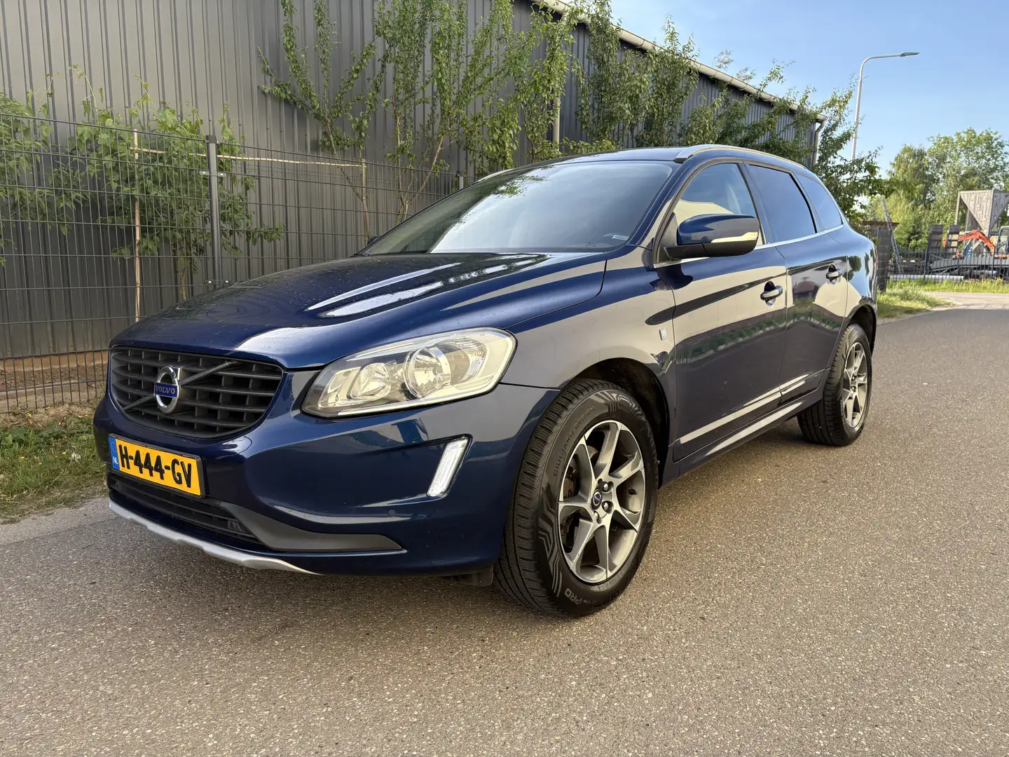 Volvo XC60 2.0 D4 FWD Ocean Race / AUTOMAAT / NAVI / CRUISE / Niebieski - 1
