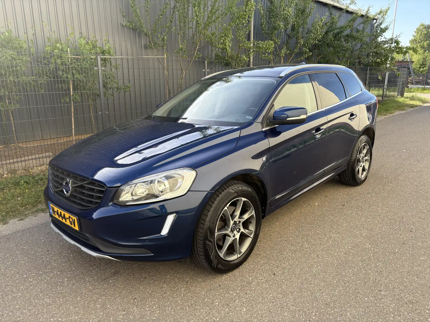 Volvo XC60 2.0 D4 FWD Ocean Race / AUTOMAAT / NAVI / CRUISE / Niebieski - 2