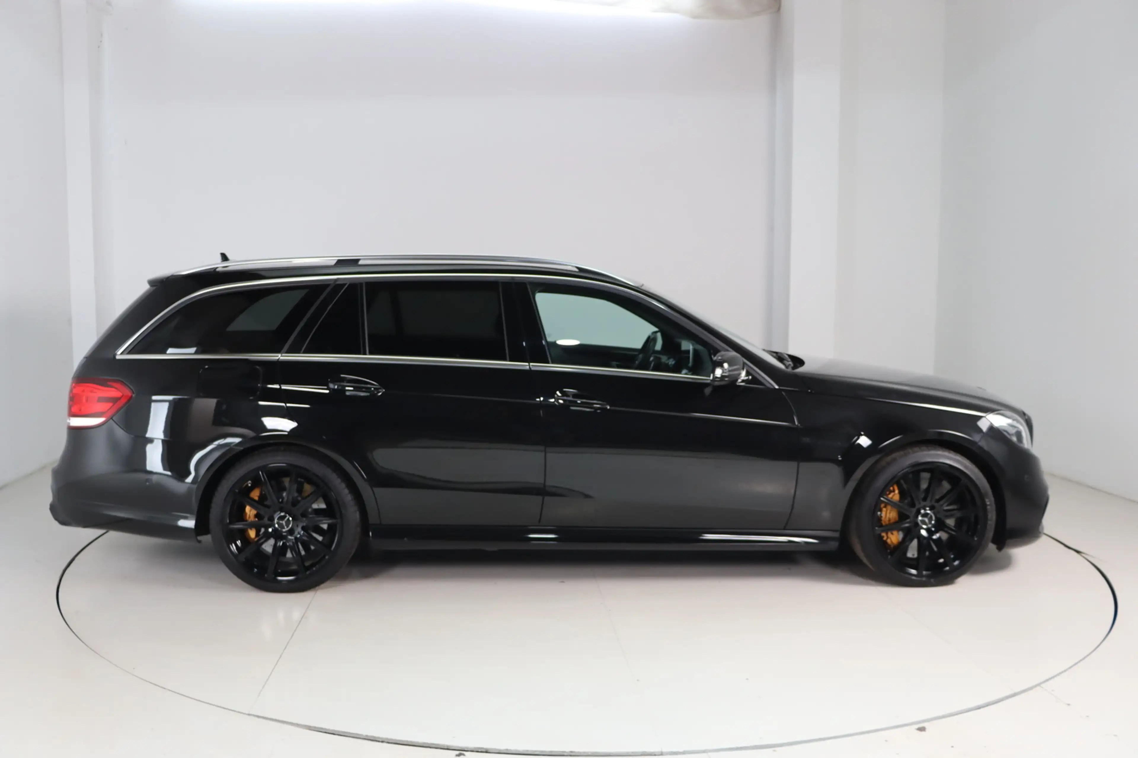 Mercedes-Benz E 63 AMG E S 4MATIC * Keramik * LED * Nappa Leder Avantgard — photo 4