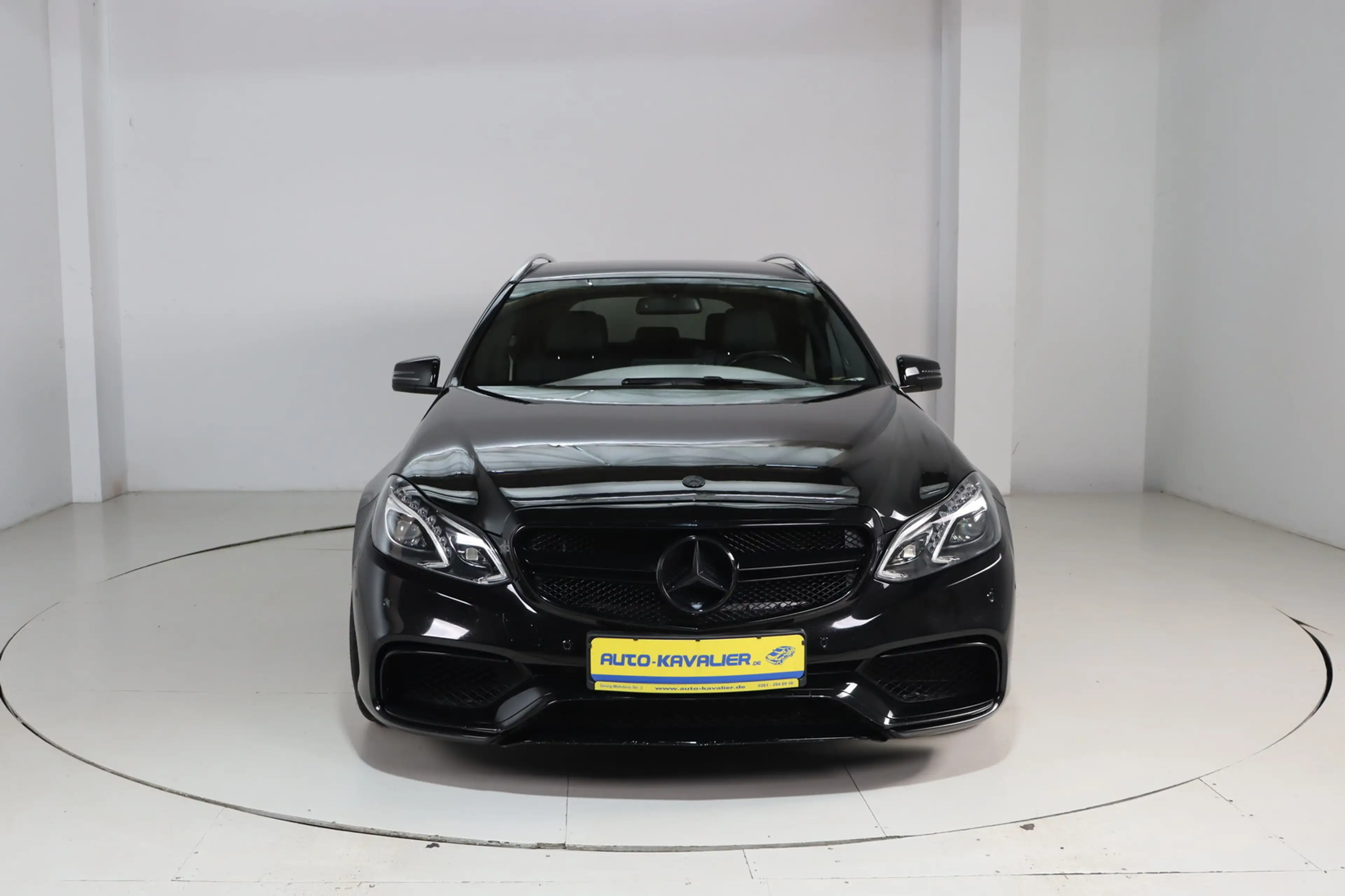 Mercedes-Benz E 63 AMG E S 4MATIC * Keramik * LED * Nappa Leder Avantgard — photo 2
