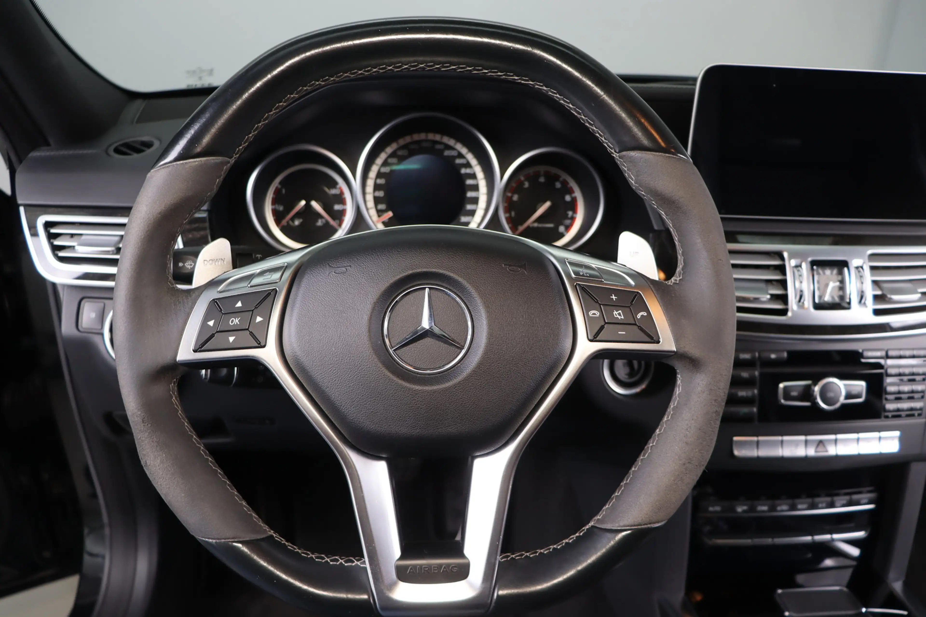 Mercedes-Benz E 63 AMG E S 4MATIC * Keramik * LED * Nappa Leder Avantgard — photo 11