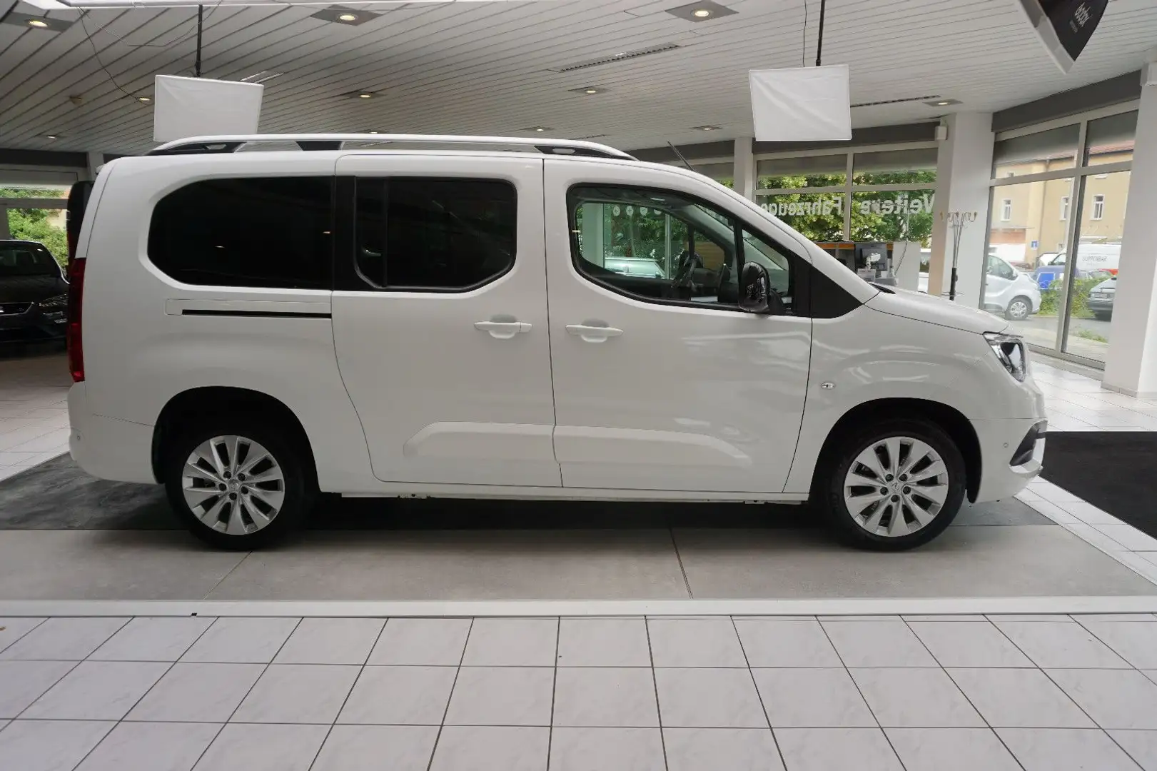 Opel Combo Life XL Ultimate AUTOMATIK, 7-SITZER, PDC Weiß - 2