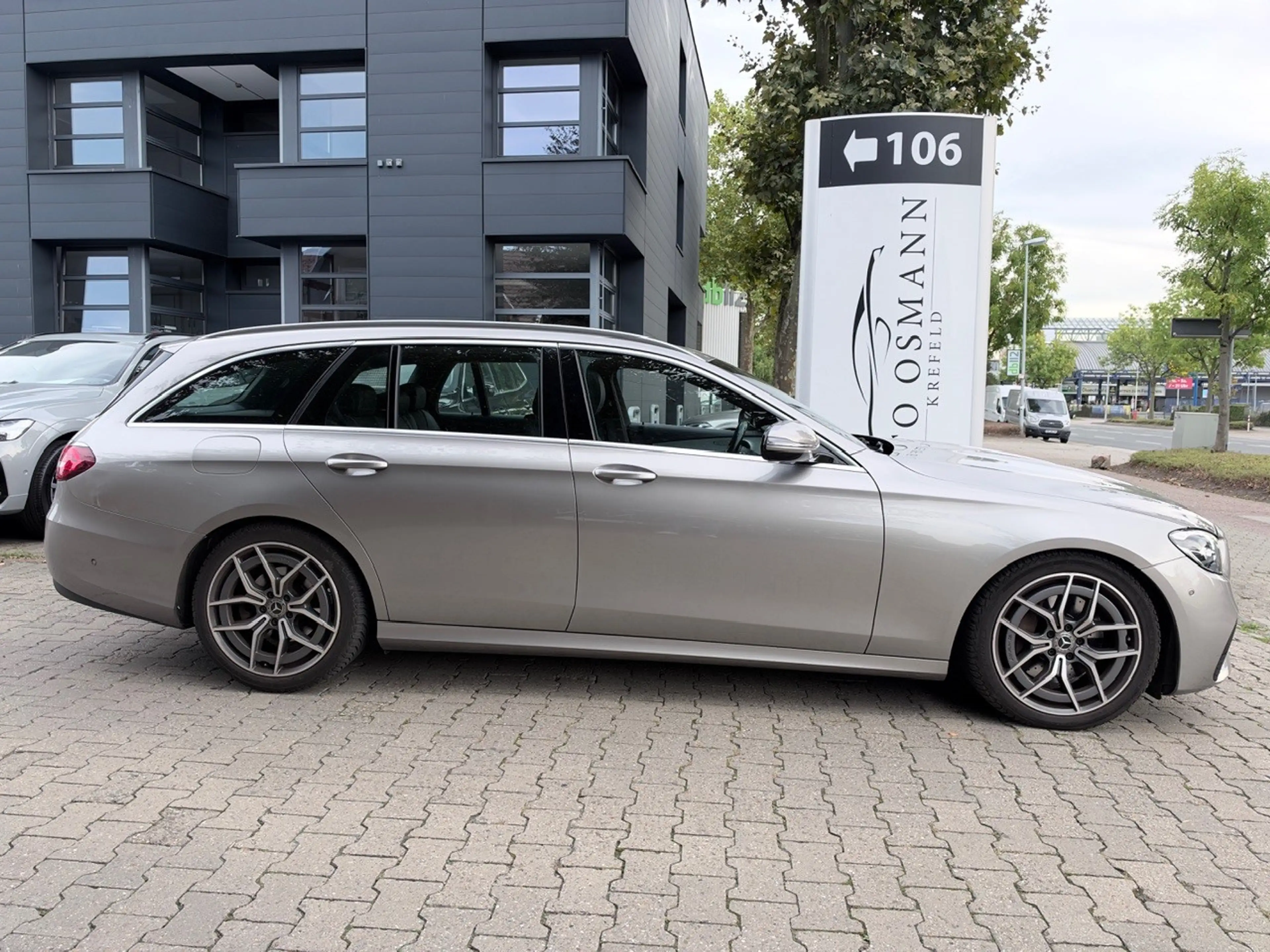 Mercedes-Benz E 220 d T 9G-TRONIC AMG Line | RFK | AHK | LED — photo 2