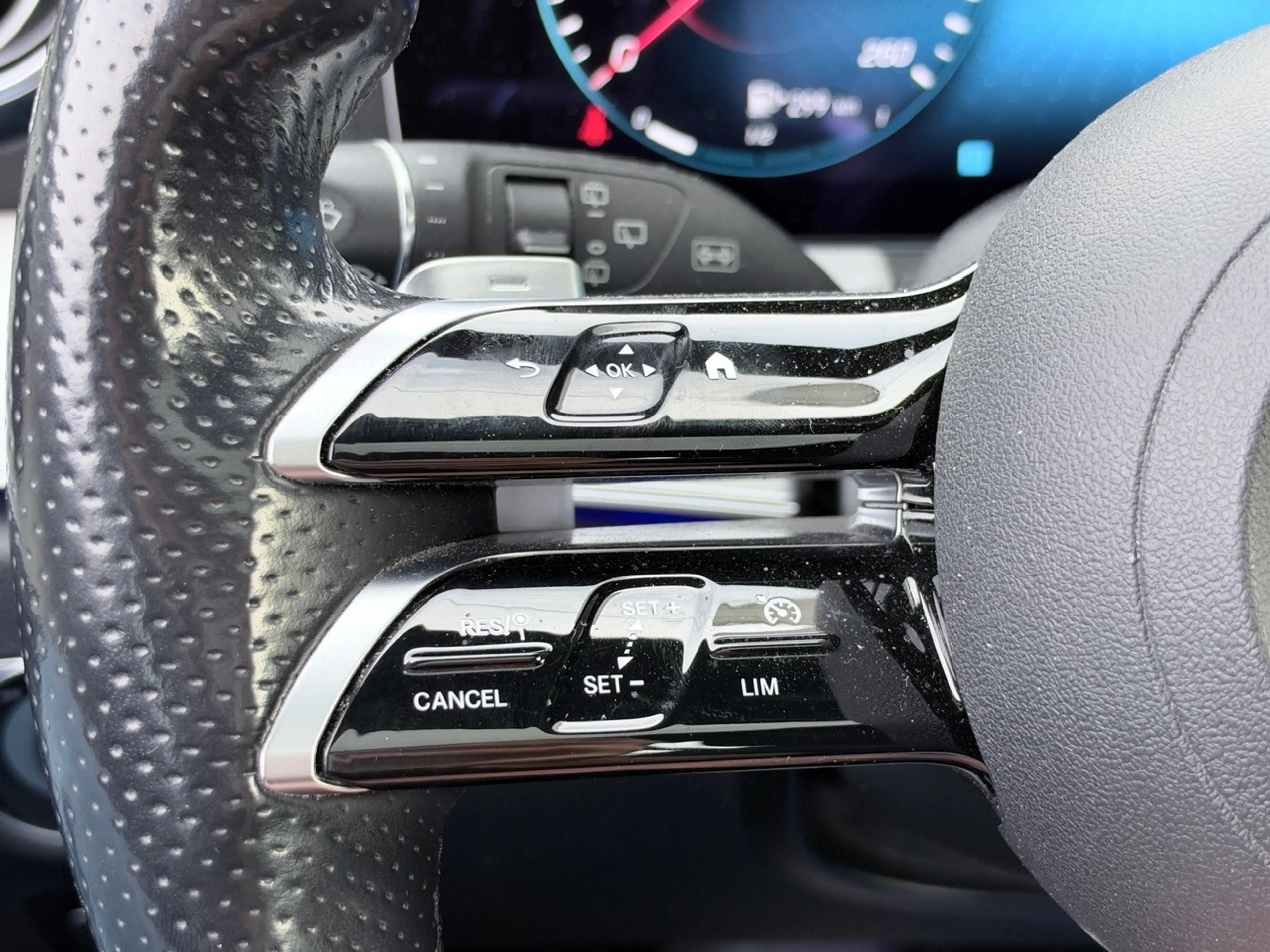 Mercedes-Benz E 220 d T 9G-TRONIC AMG Line | RFK | AHK | LED — photo 12