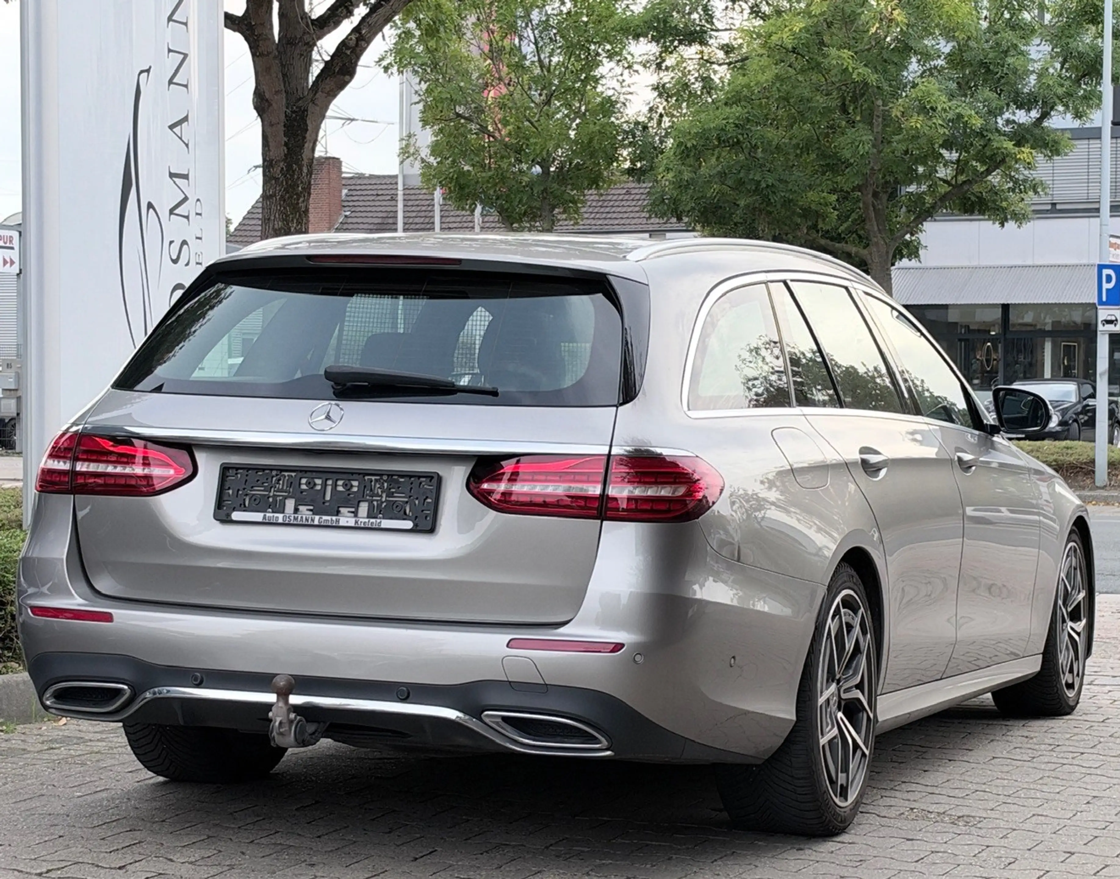 Mercedes-Benz E 220 d T 9G-TRONIC AMG Line | RFK | AHK | LED — photo 4