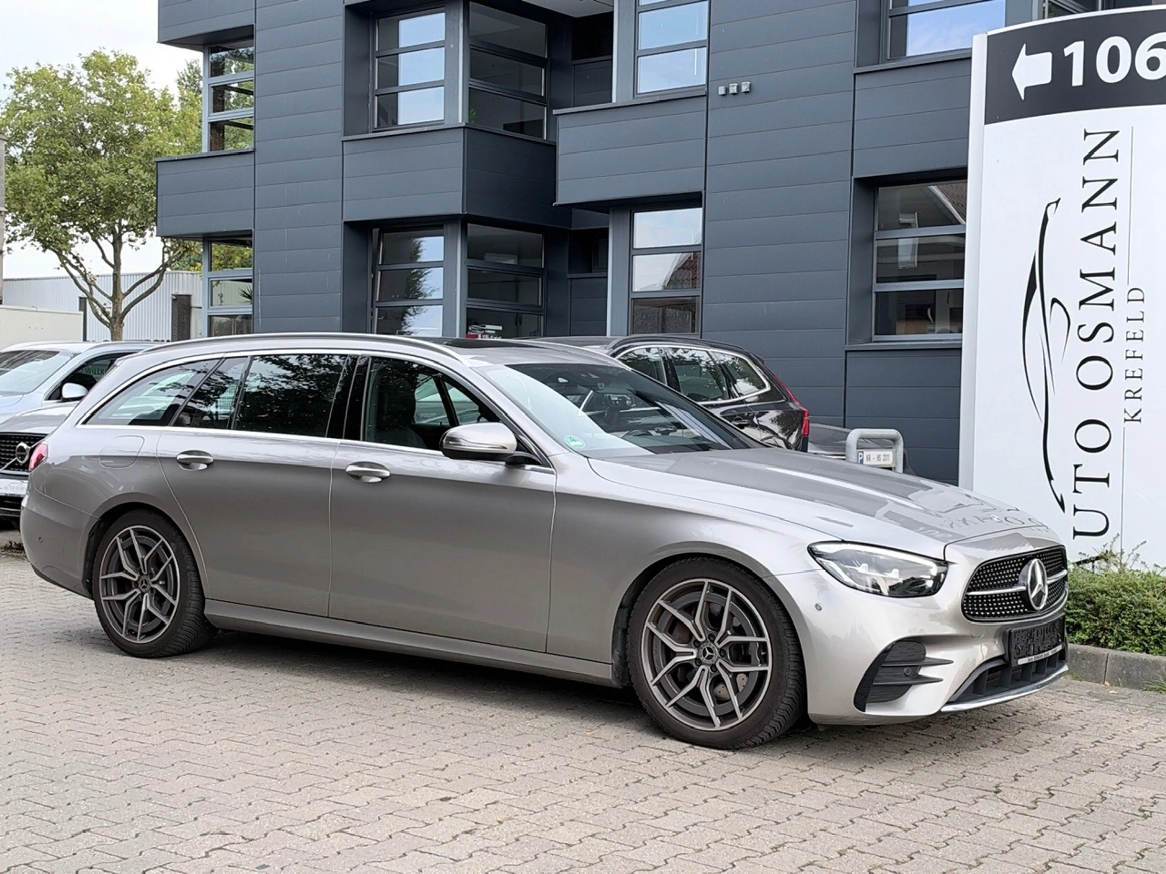 Mercedes-Benz E 220 d T 9G-TRONIC AMG Line | RFK | AHK | LED