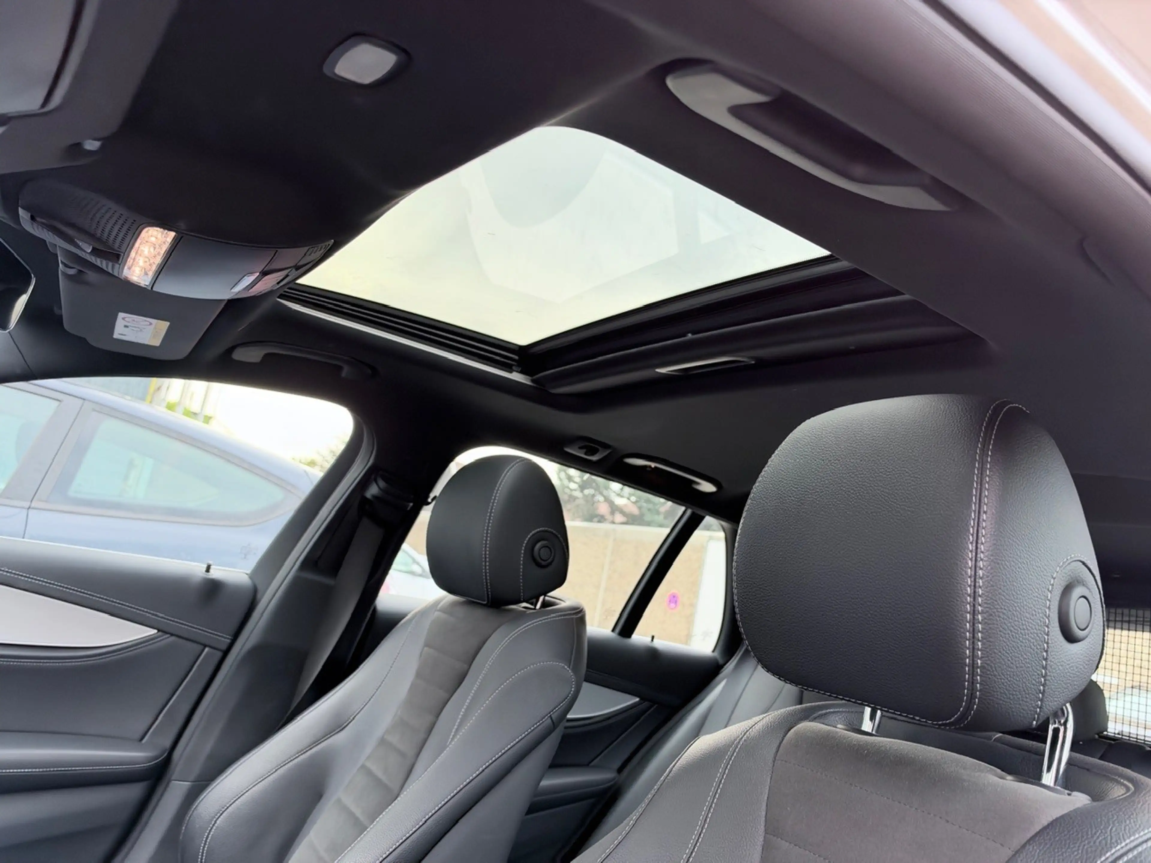 Mercedes-Benz E 220 d T 9G-TRONIC AMG Line | RFK | AHK | LED — photo 15