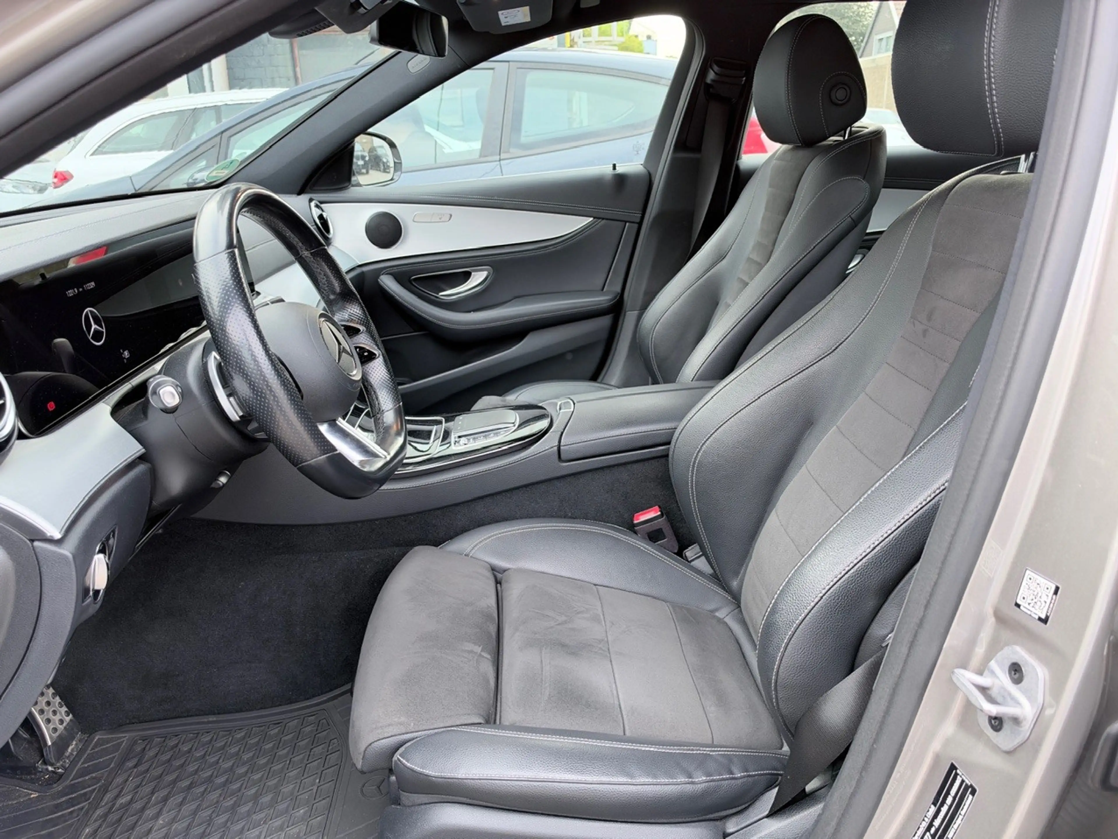 Mercedes-Benz E 220 d T 9G-TRONIC AMG Line | RFK | AHK | LED — photo 5