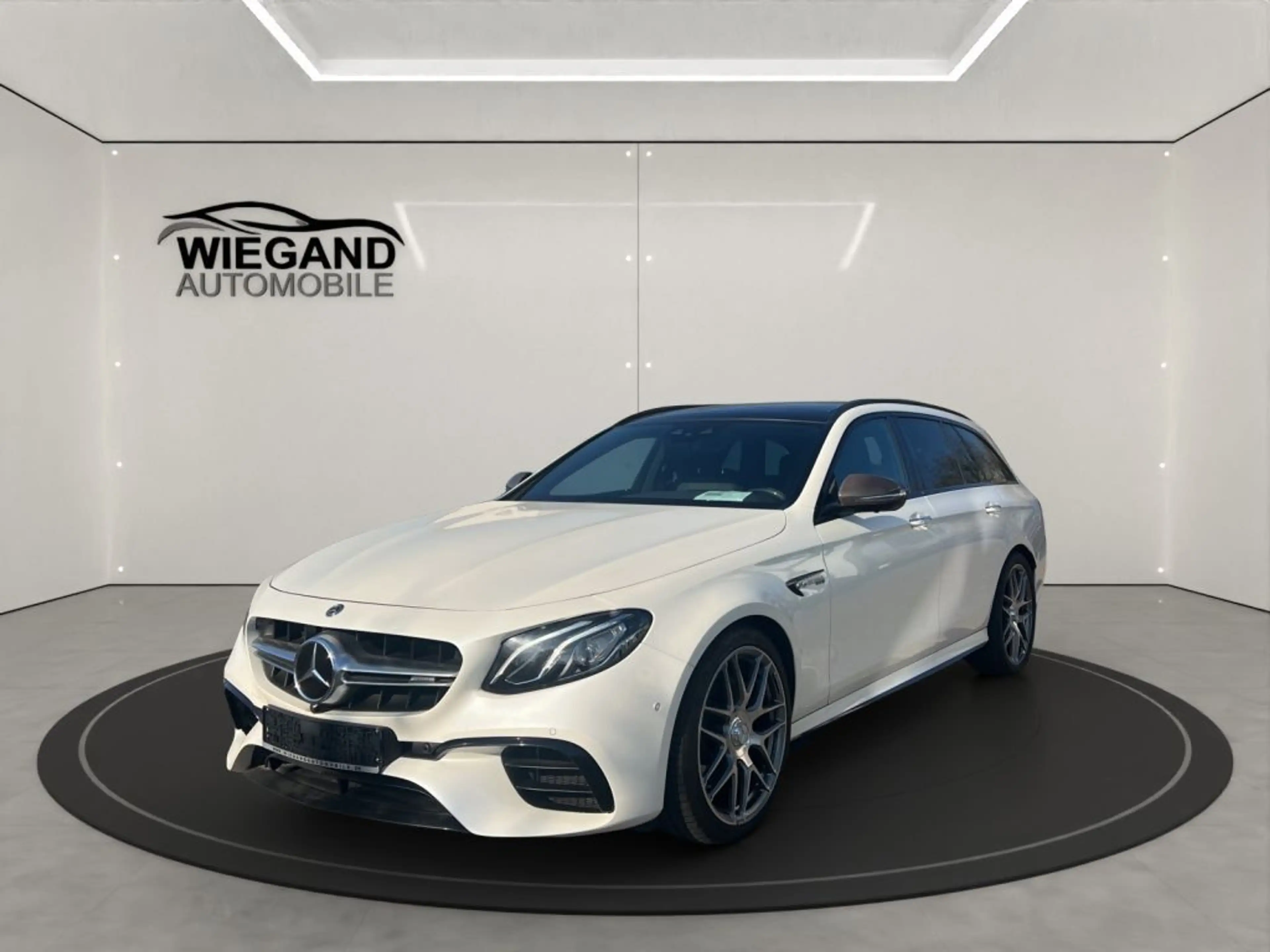 Mercedes-Benz E 63 AMG AMG E 63 4MATIC+ T 9G-TRONIC+CARBON+FAHRASS+PANO