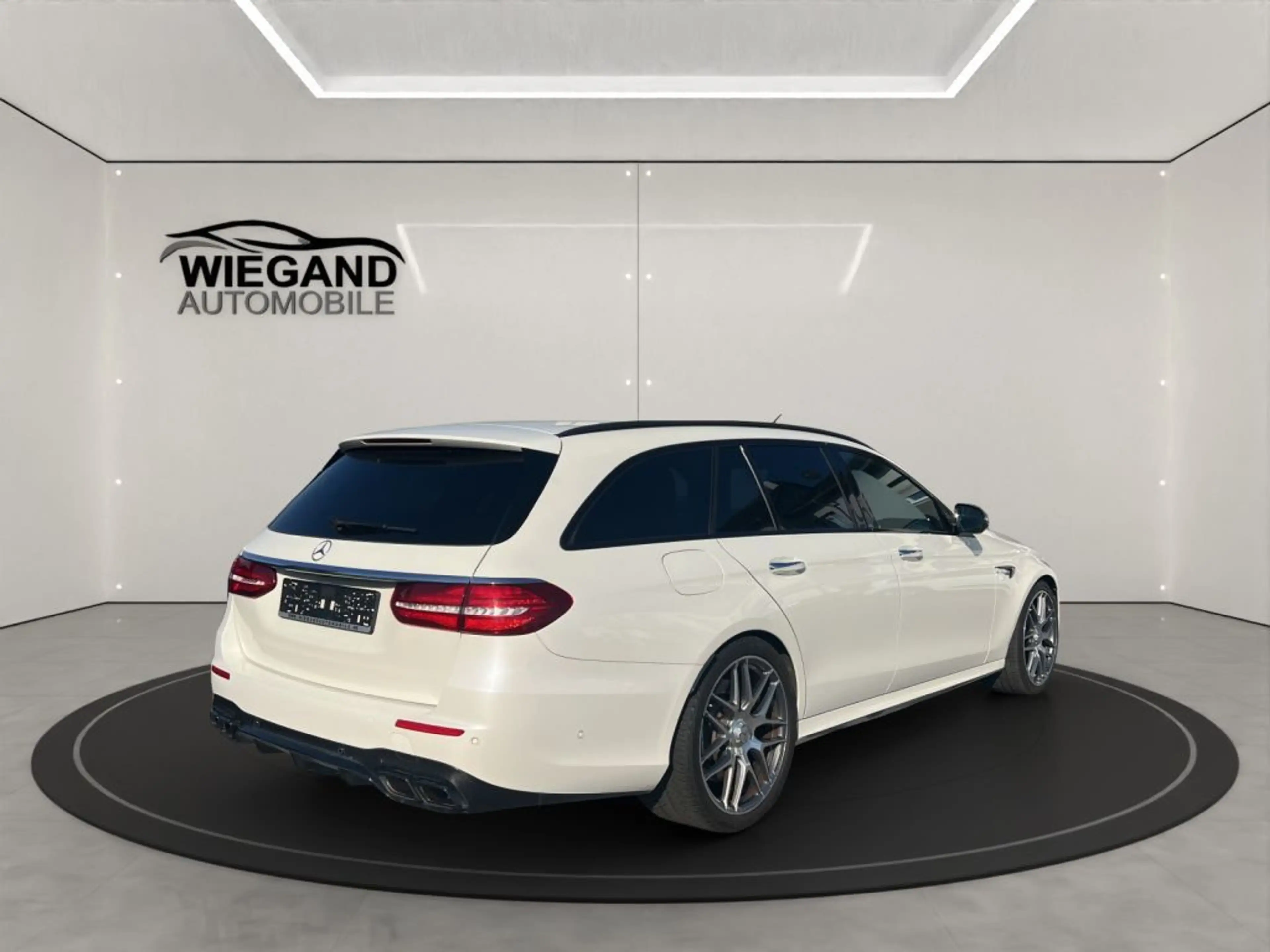 Mercedes-Benz E 63 AMG AMG E 63 4MATIC+ T 9G-TRONIC+CARBON+FAHRASS+PANO — photo 5