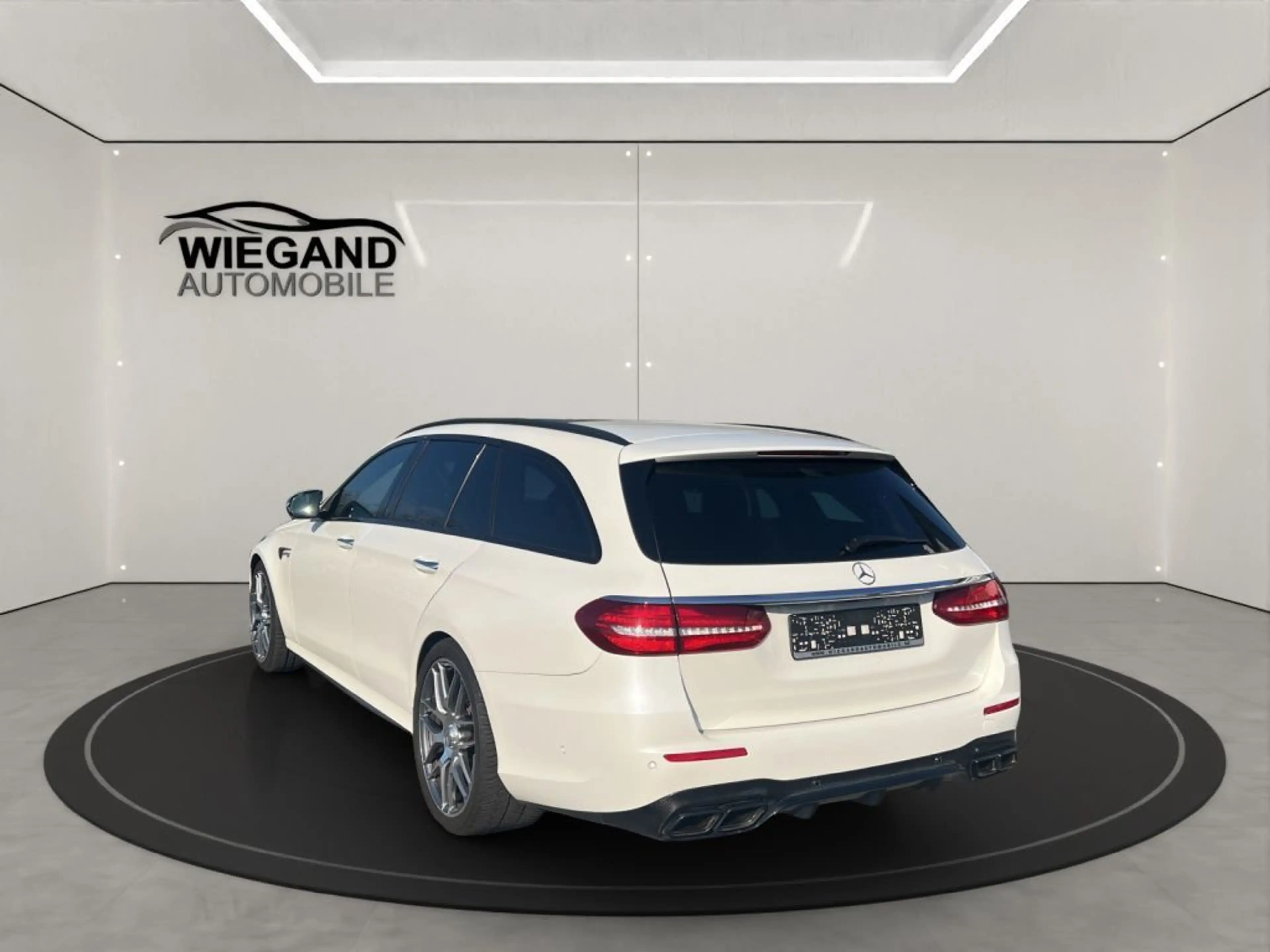 Mercedes-Benz E 63 AMG AMG E 63 4MATIC+ T 9G-TRONIC+CARBON+FAHRASS+PANO — photo 3