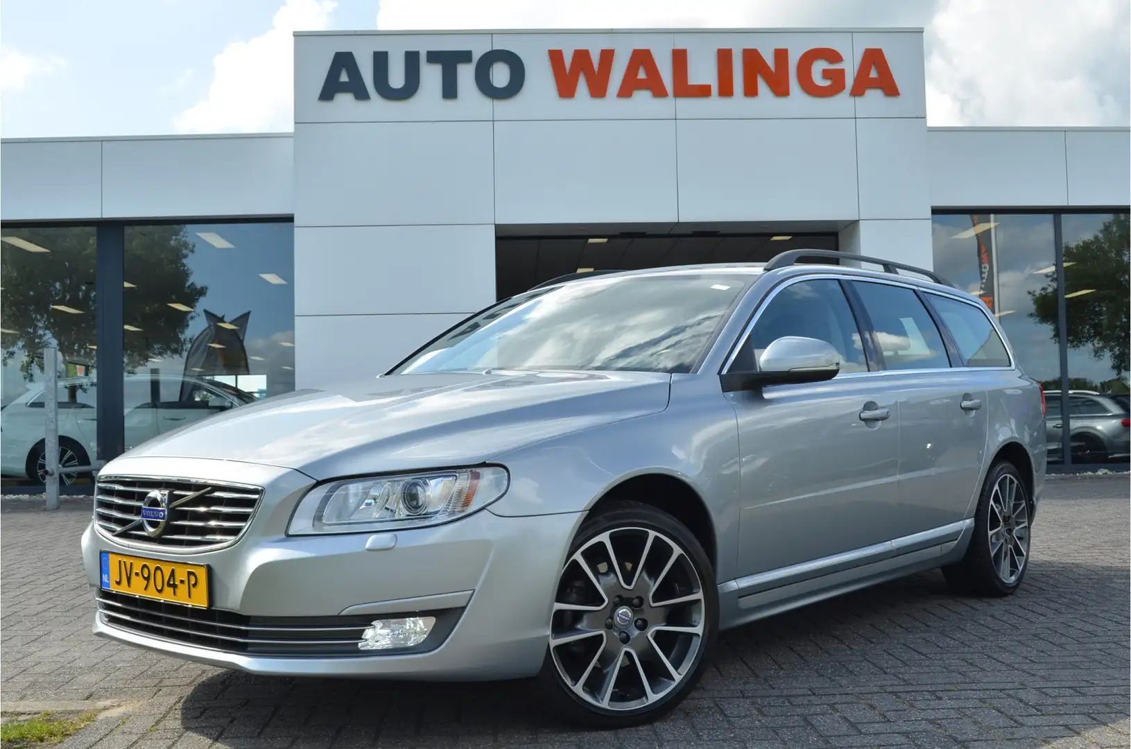Volvo V70 2.0 D3 Polar+ Leer | Xenon | PDC | Stoelverwarming Grijs - 1