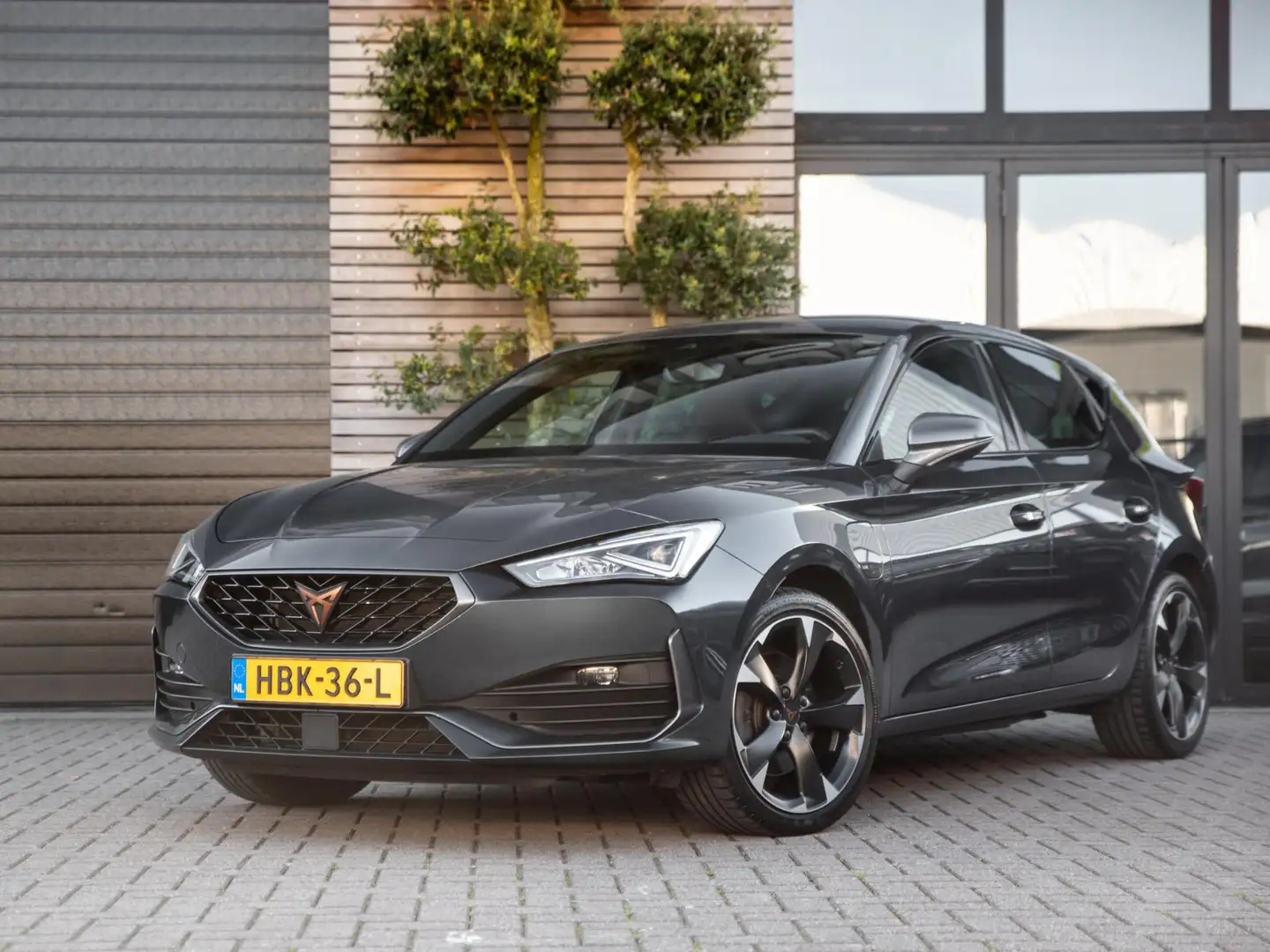 CUPRA Leon Sportstourer 1.4 e-Hybrid VZ Adrenaline Kuipstoel Grau - 1