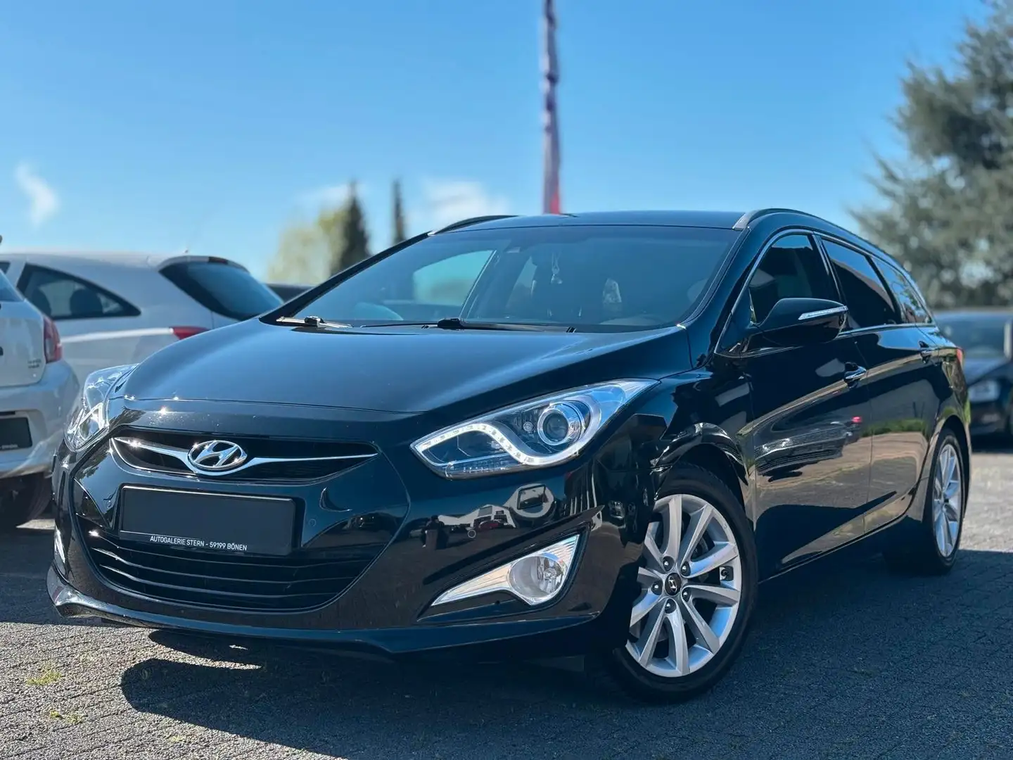 Hyundai i40 2.0 CW AUTOMATIK "Premium" Noir - 1