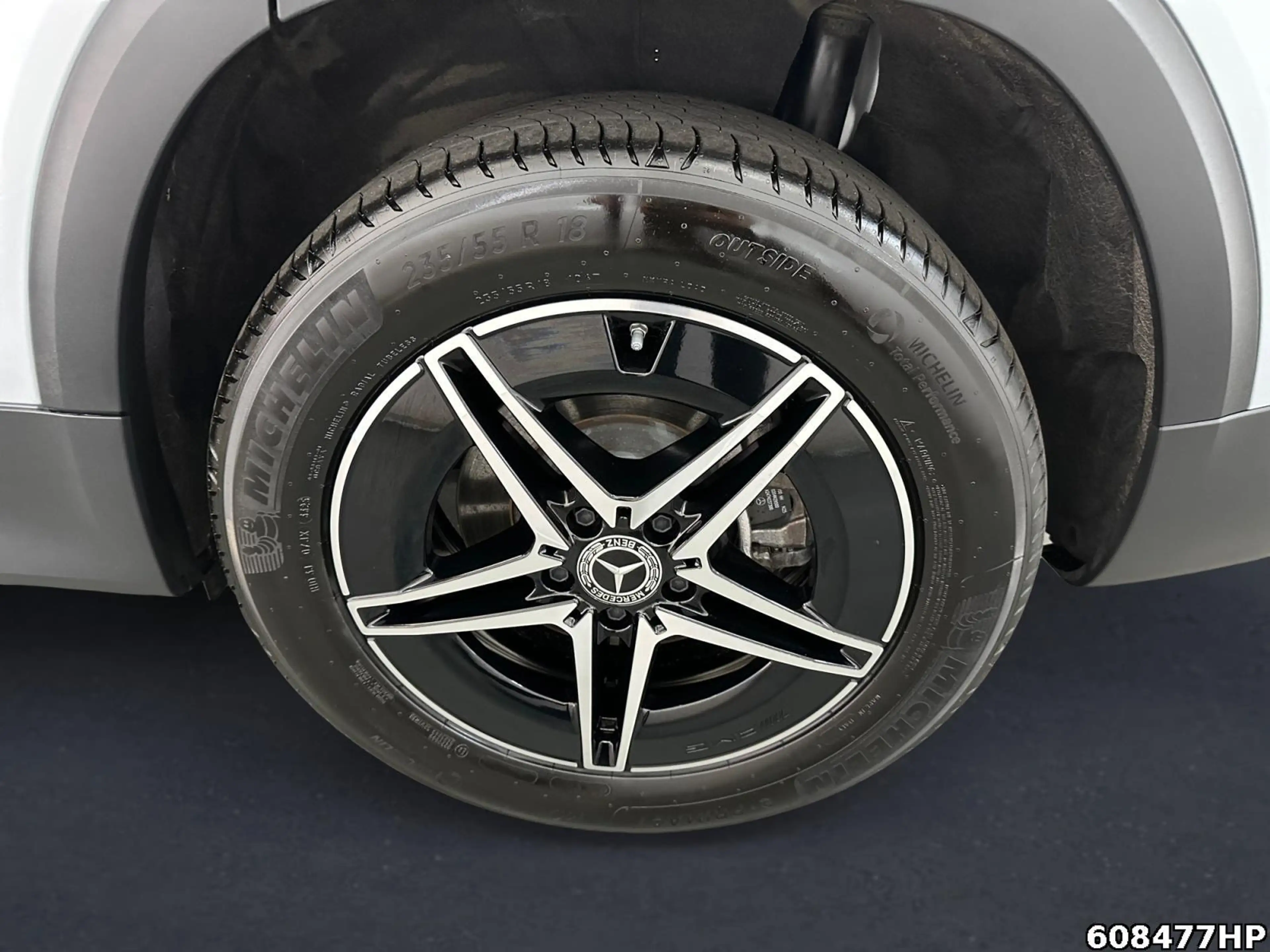 Mercedes-Benz EQB 300 4M AMG  Night Distronic Burmester Pano — photo 5