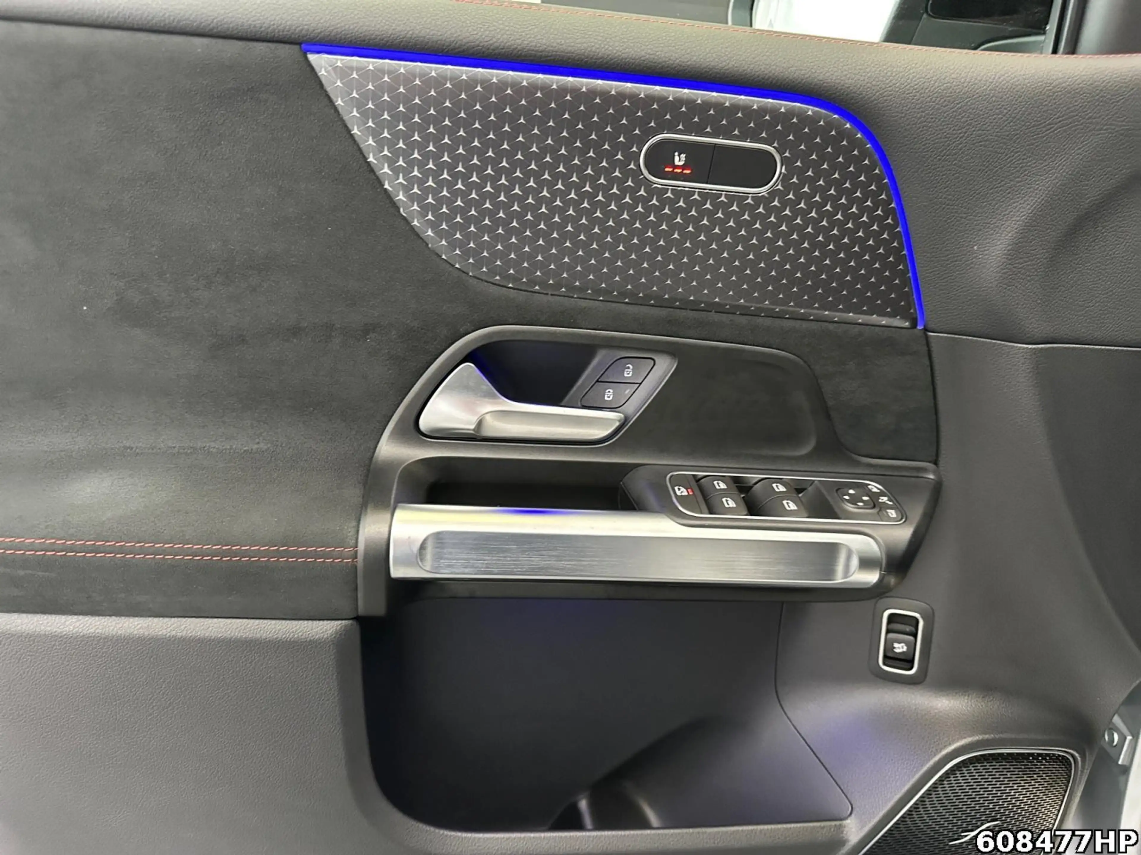 Mercedes-Benz EQB 300 4M AMG  Night Distronic Burmester Pano — photo 9