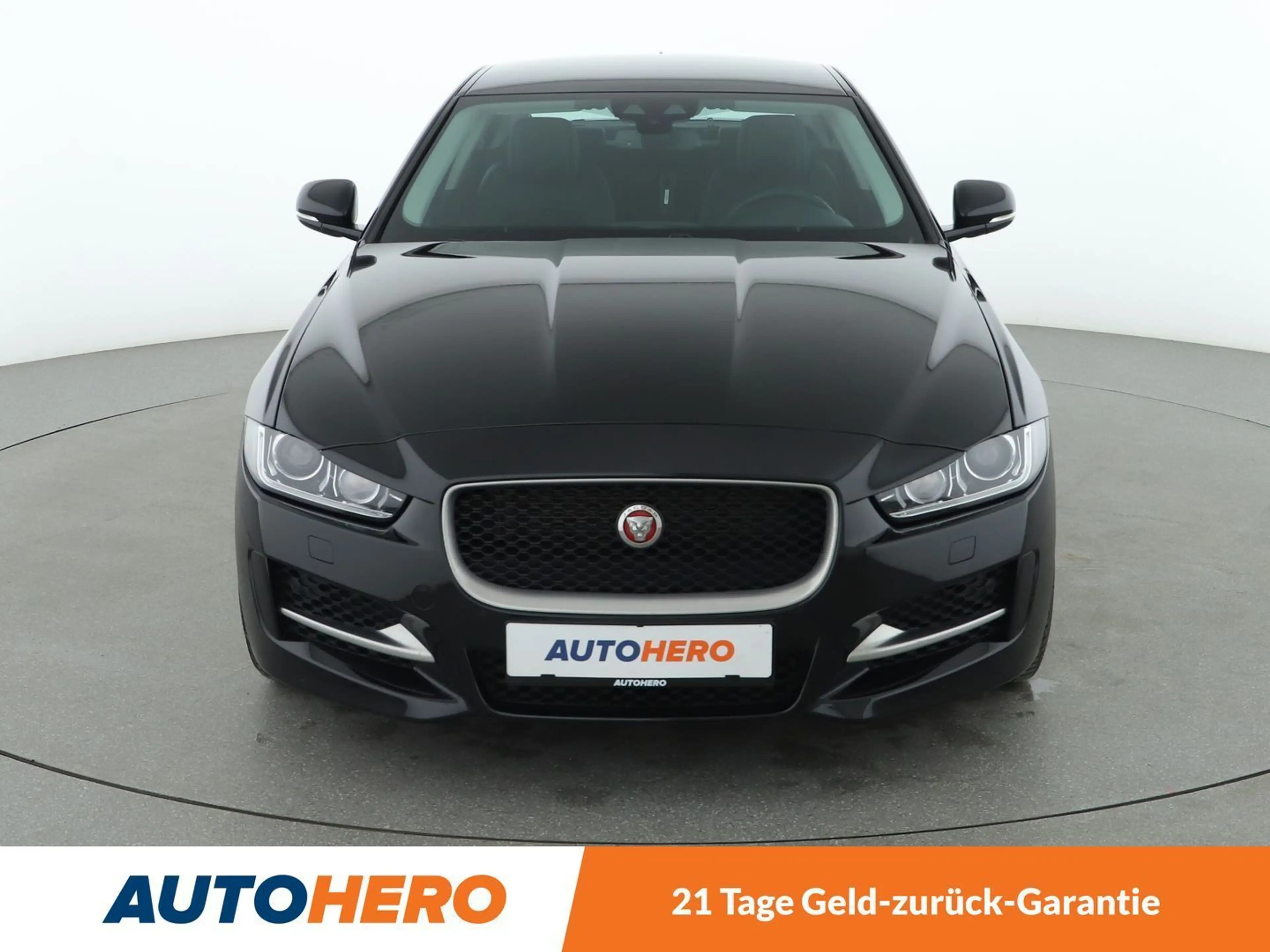Jaguar XE 25t R-Sport Aut.*NAVI*BI-XENON*TEMPO*CAM*PDC* — photo 9