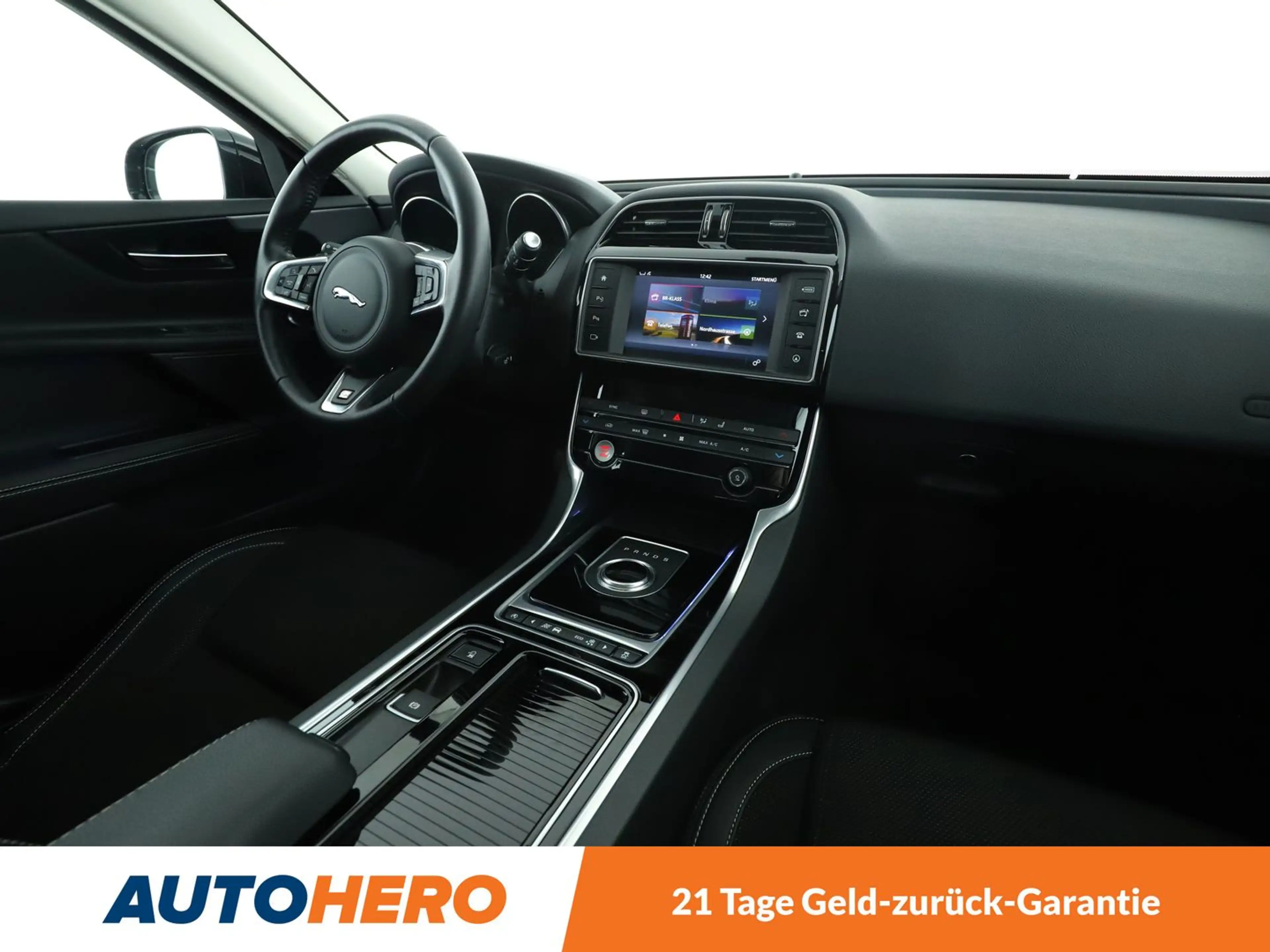 Jaguar XE 25t R-Sport Aut.*NAVI*BI-XENON*TEMPO*CAM*PDC* — photo 13