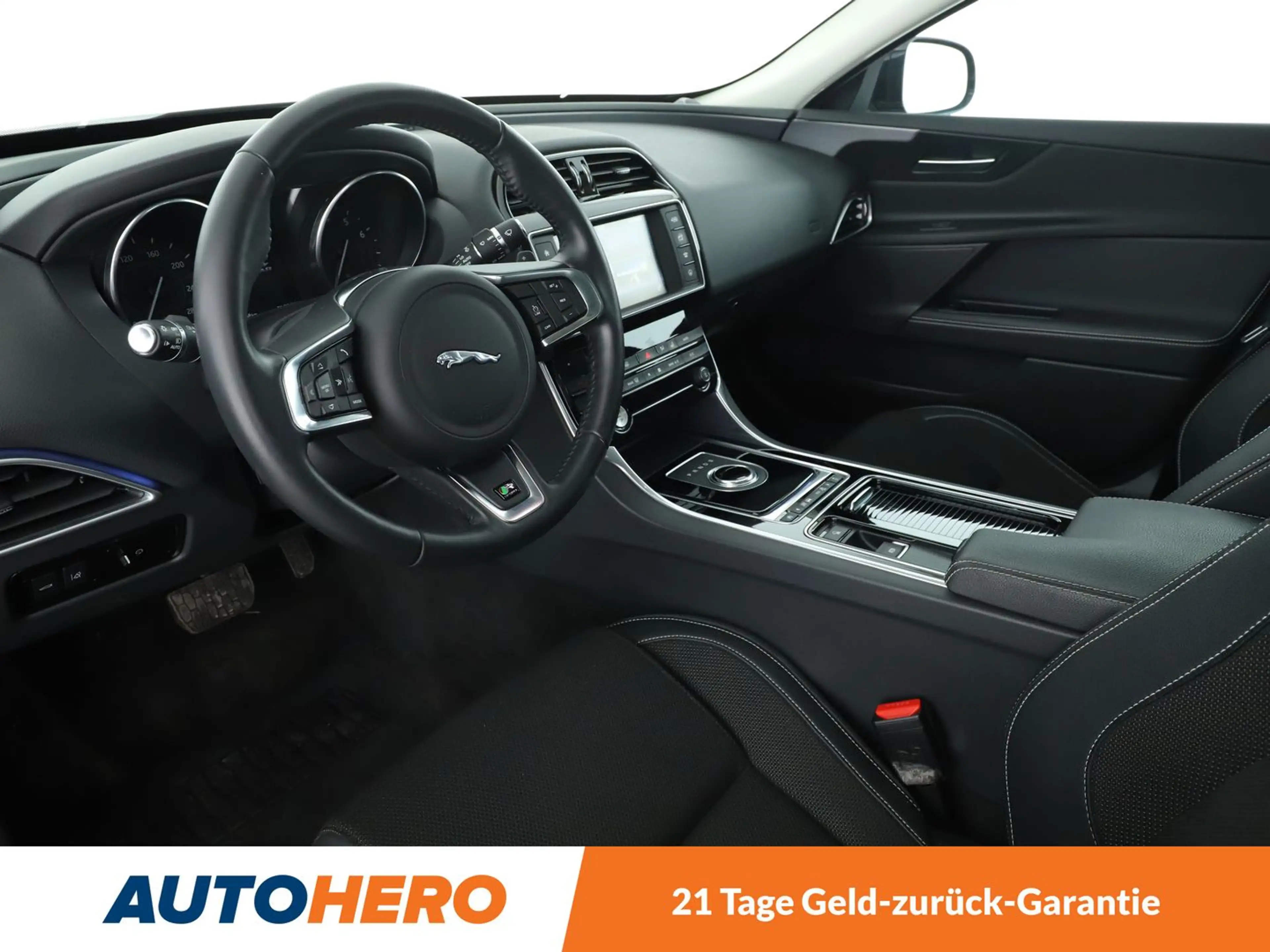 Jaguar XE 25t R-Sport Aut.*NAVI*BI-XENON*TEMPO*CAM*PDC* — photo 11