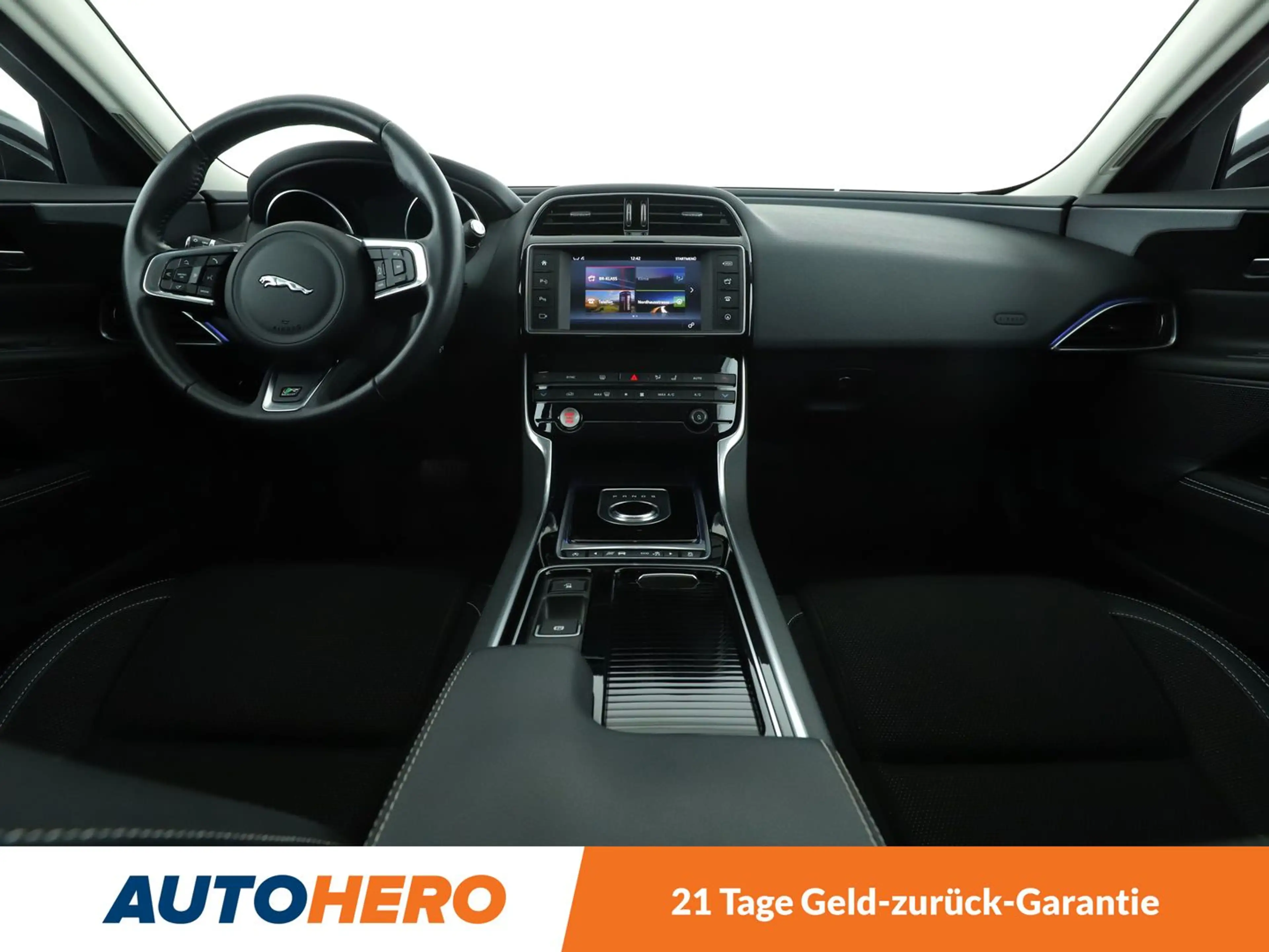 Jaguar XE 25t R-Sport Aut.*NAVI*BI-XENON*TEMPO*CAM*PDC* — photo 12
