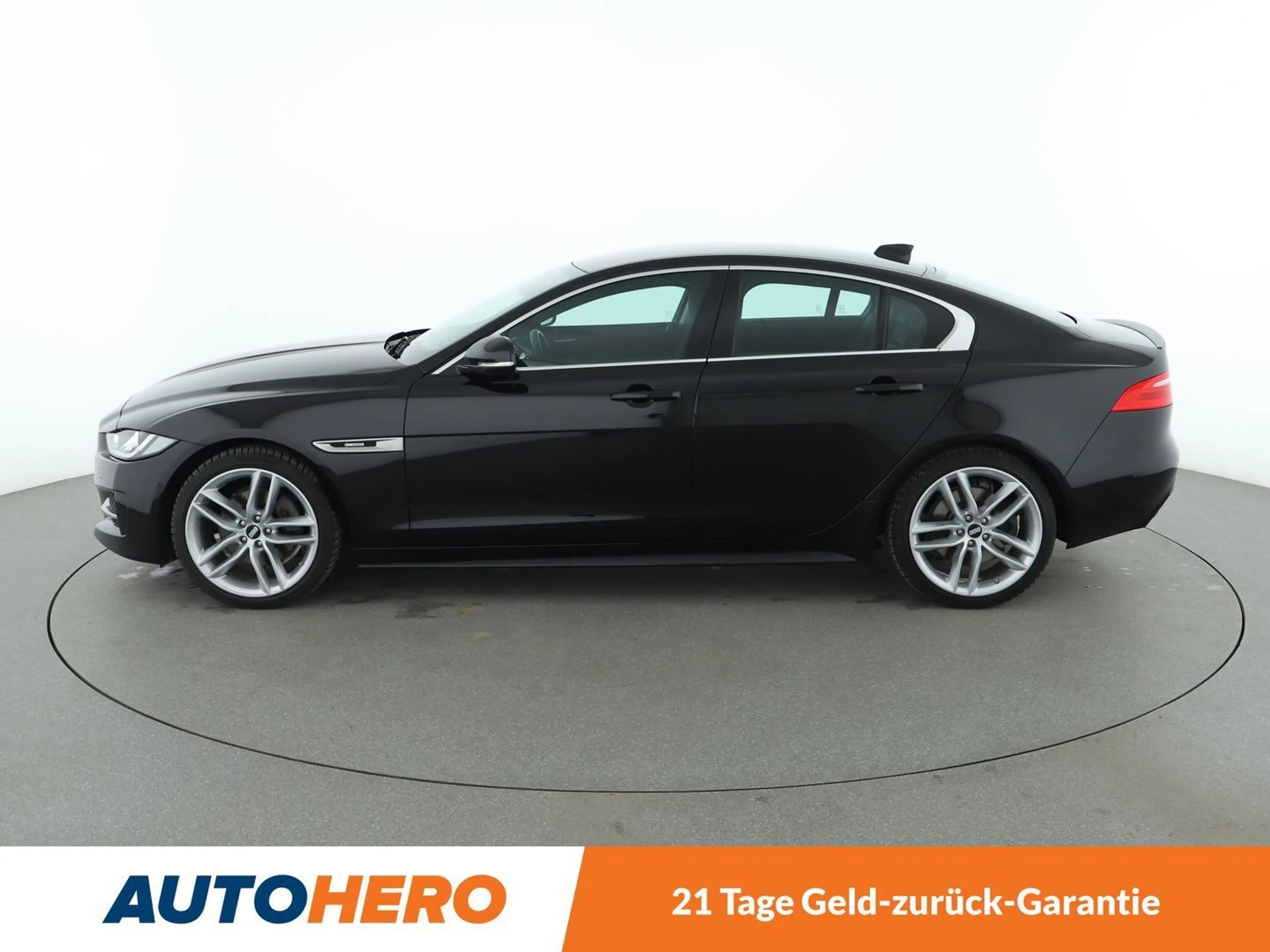 Jaguar XE 25t R-Sport Aut.*NAVI*BI-XENON*TEMPO*CAM*PDC* — photo 3