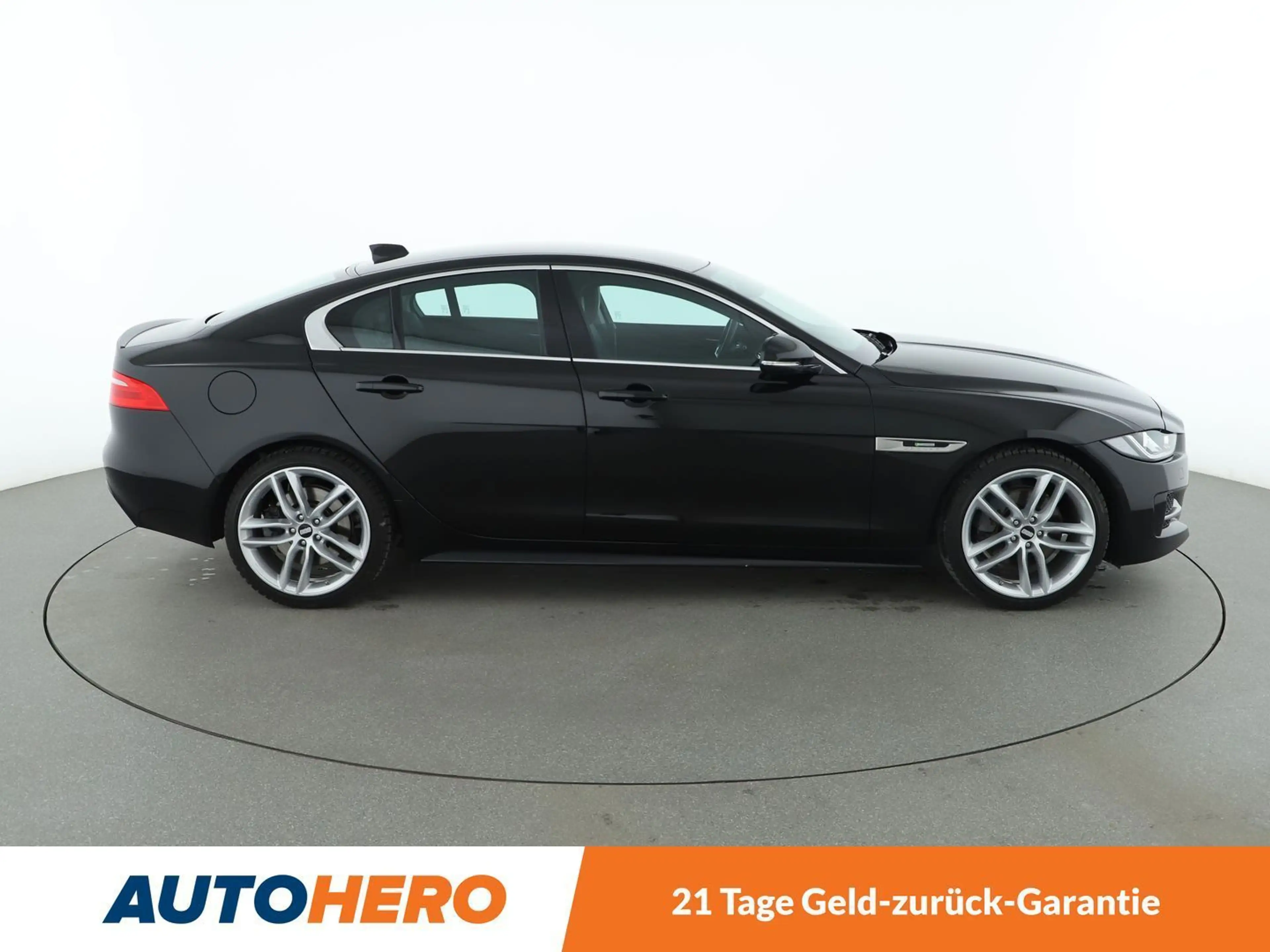 Jaguar XE 25t R-Sport Aut.*NAVI*BI-XENON*TEMPO*CAM*PDC* — photo 7
