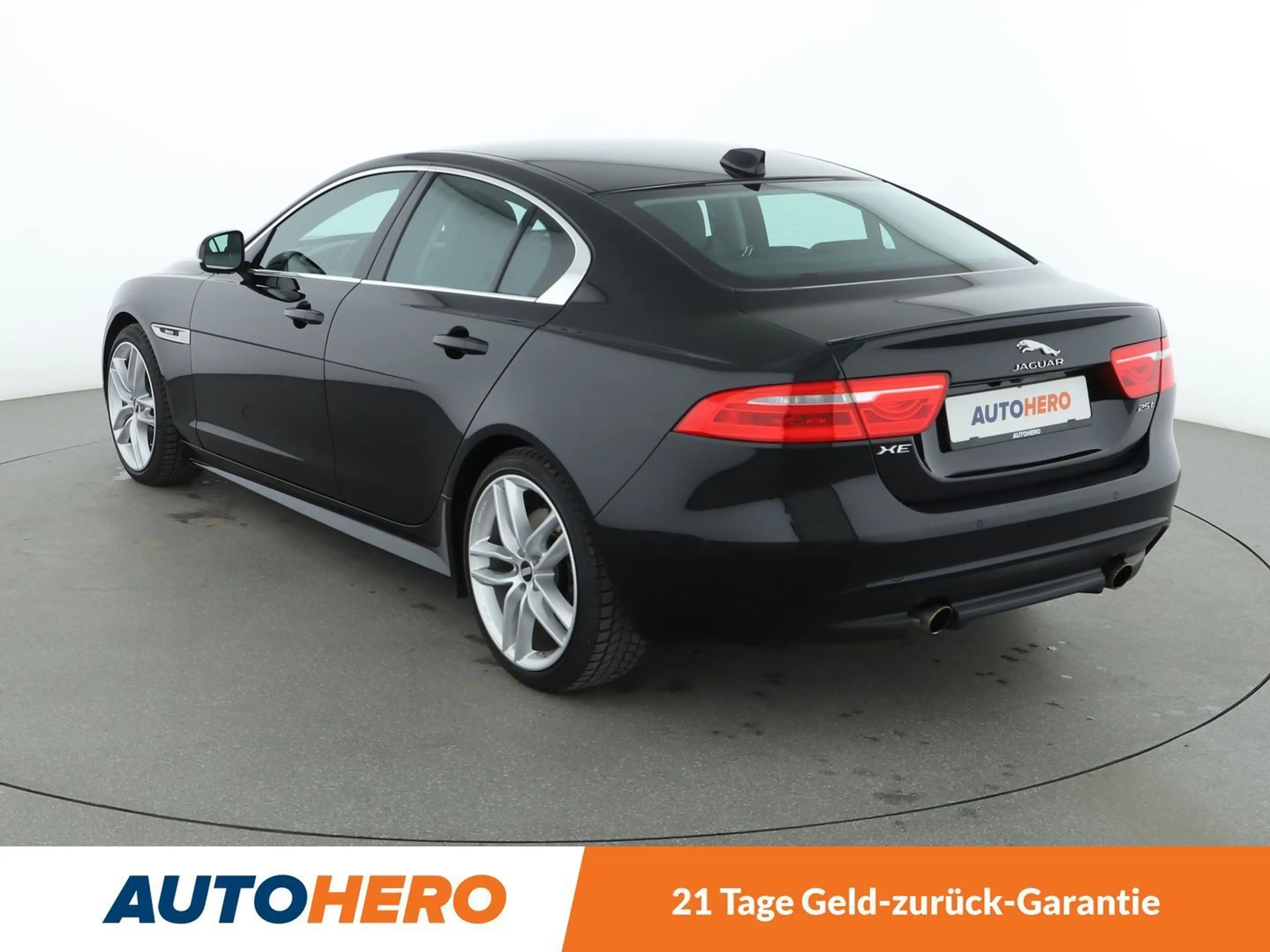 Jaguar XE 25t R-Sport Aut.*NAVI*BI-XENON*TEMPO*CAM*PDC* — photo 4