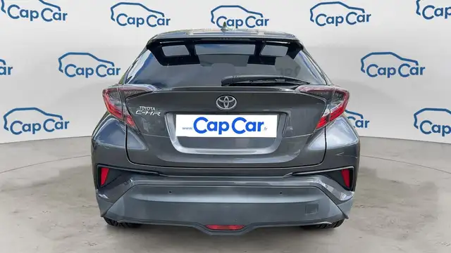 Toyota C-HR view 3