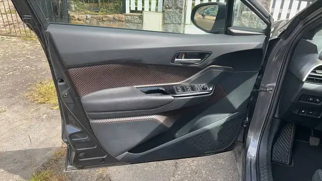 Toyota C-HR view 7