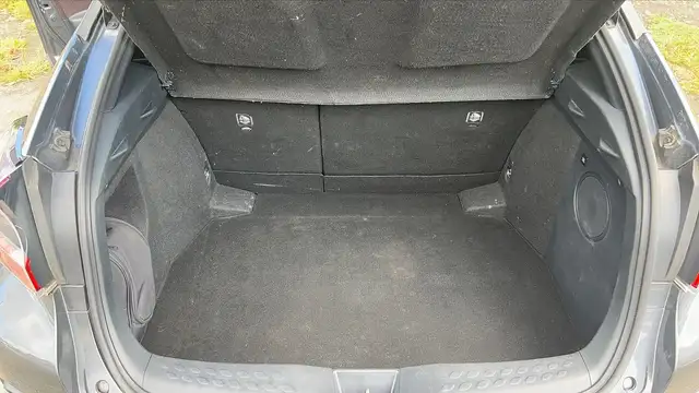 Toyota C-HR view 14