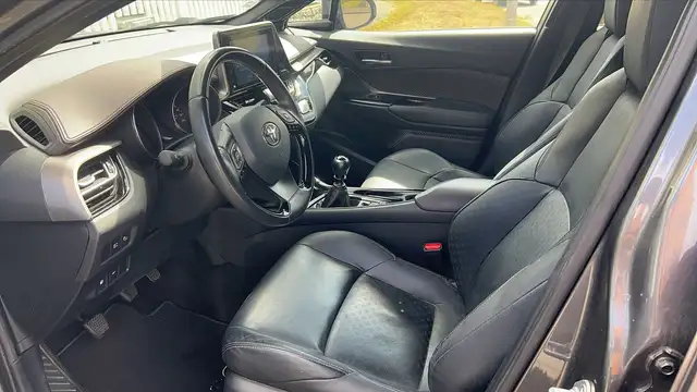 Toyota C-HR view 8