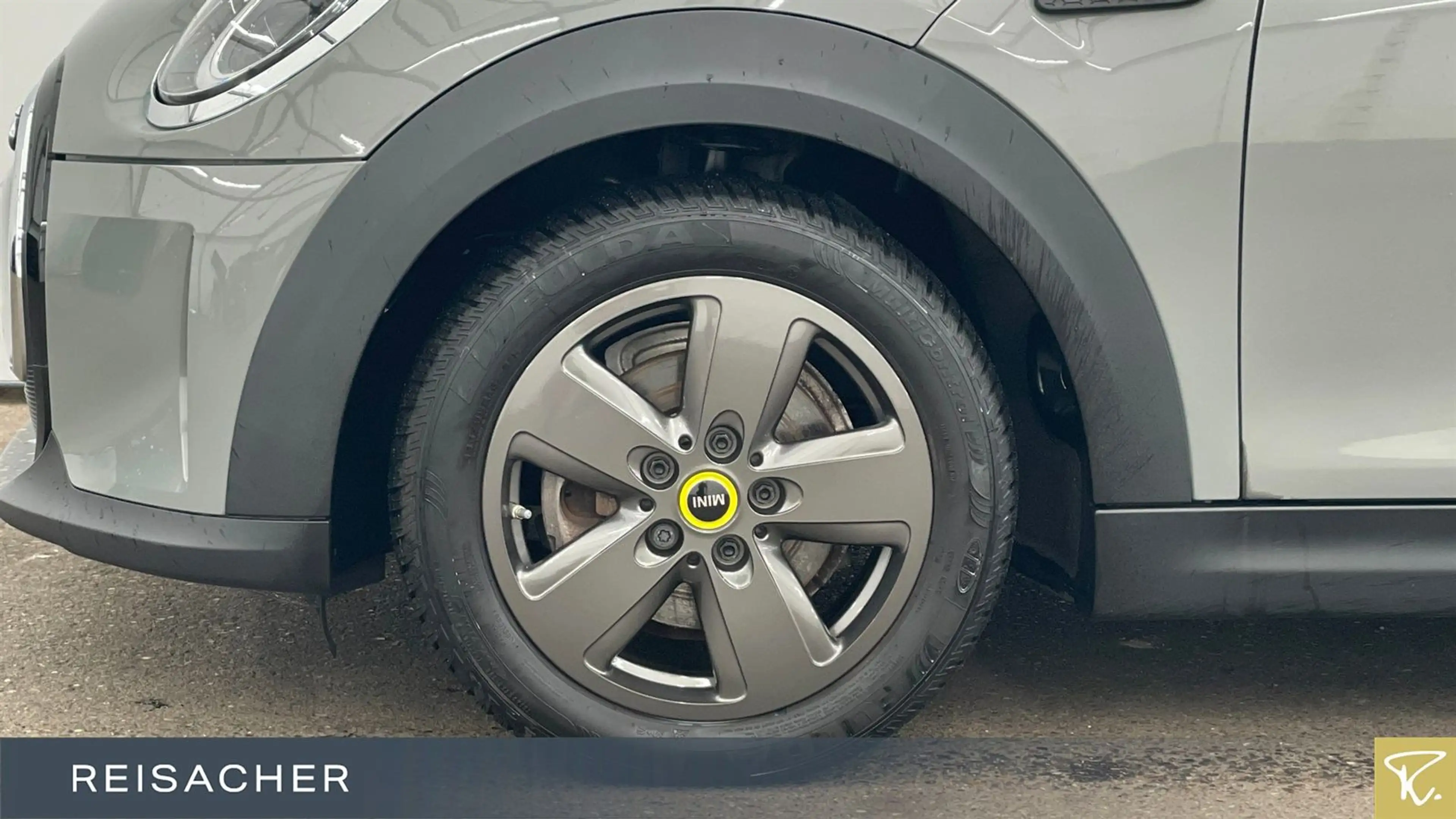 MINI Cooper SE A Essential-Trim Navi PDC LED SHZ 16" — photo 3