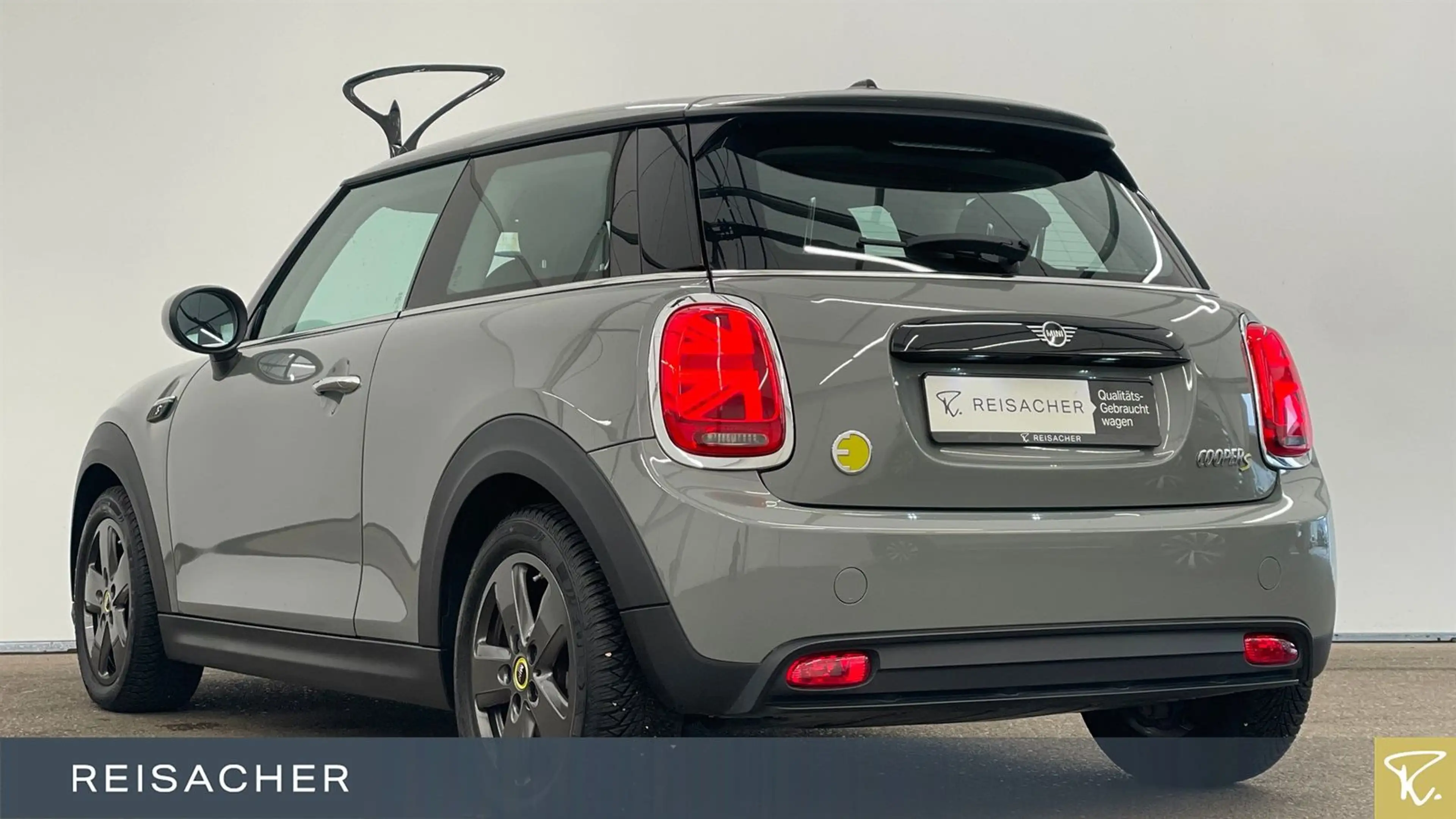MINI Cooper SE A Essential-Trim Navi PDC LED SHZ 16" — photo 2