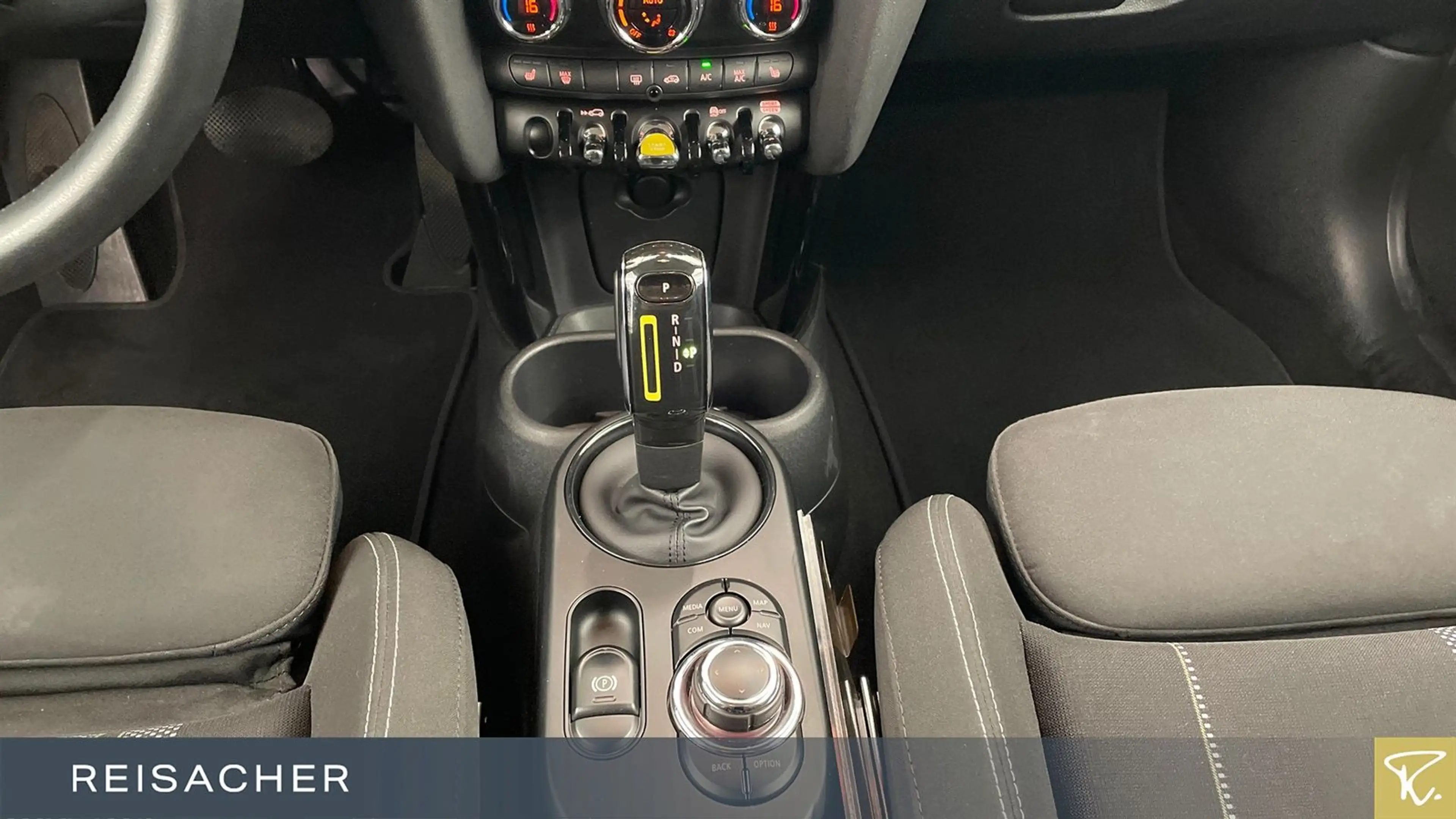 MINI Cooper SE A Essential-Trim Navi PDC LED SHZ 16" — photo 11