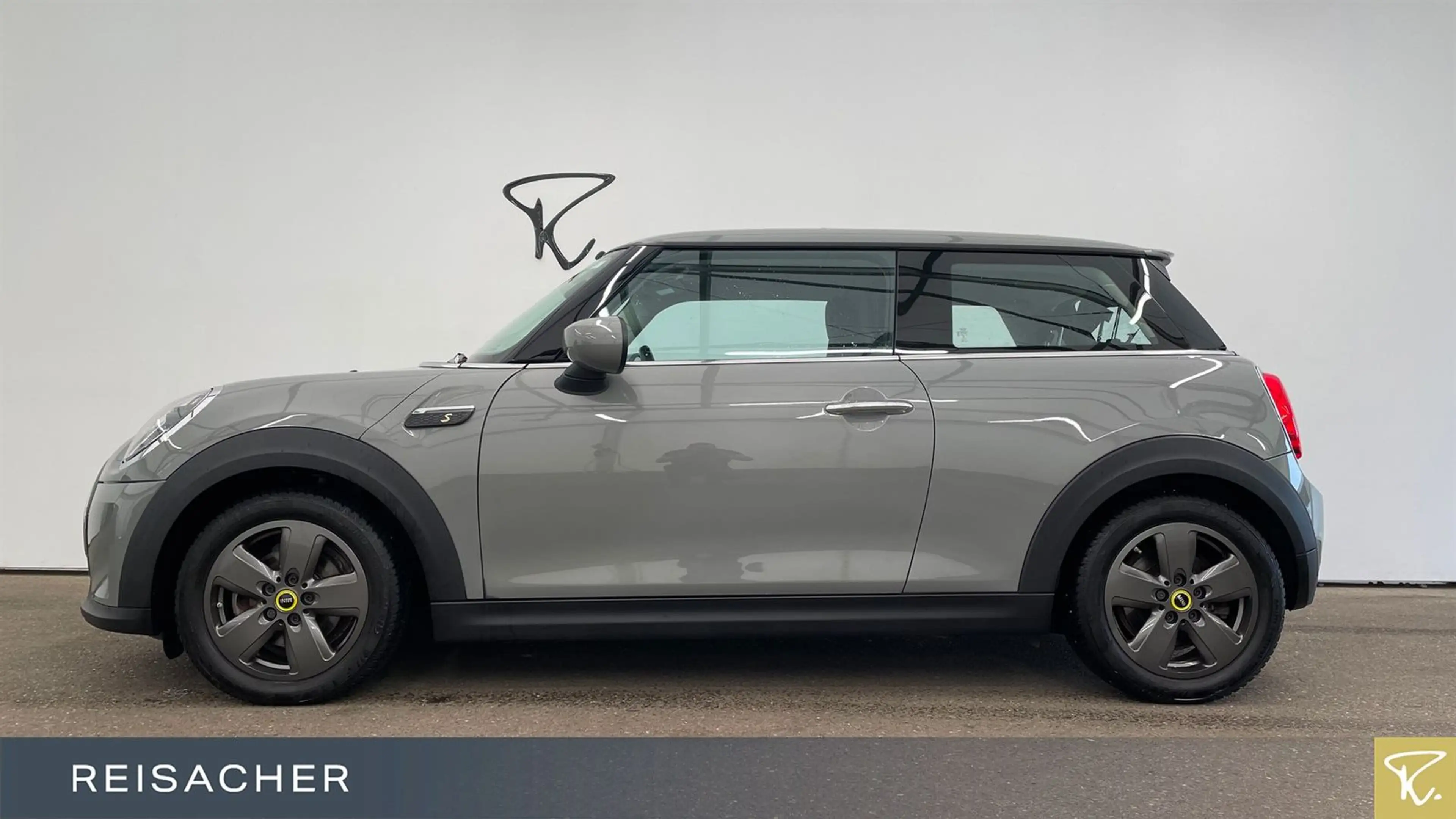 MINI Cooper SE A Essential-Trim Navi PDC LED SHZ 16" — photo 9
