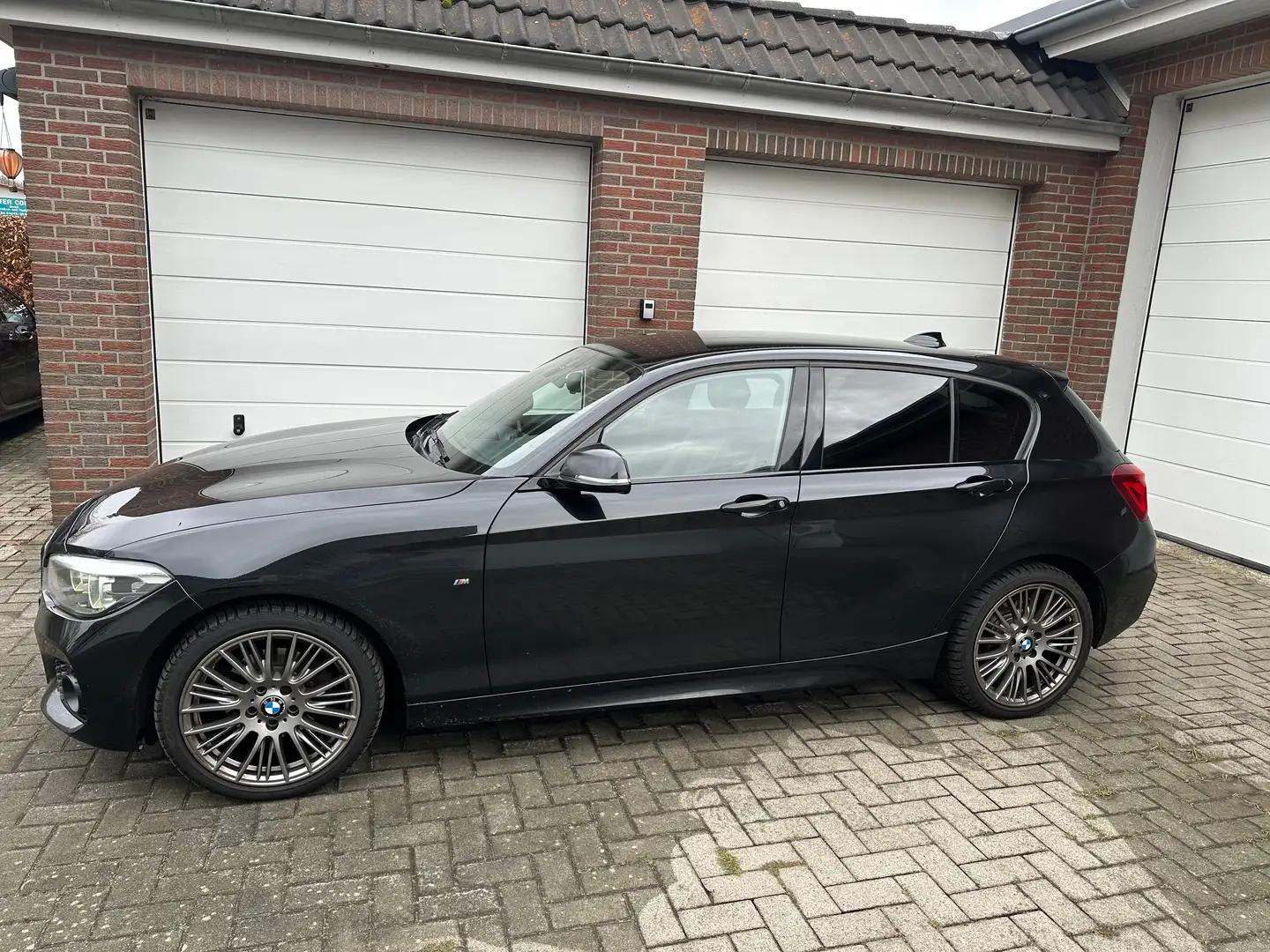BMW 120 120d xDrive|M-Sport|Harman|Leder|ACC|Allrad Negru - 2