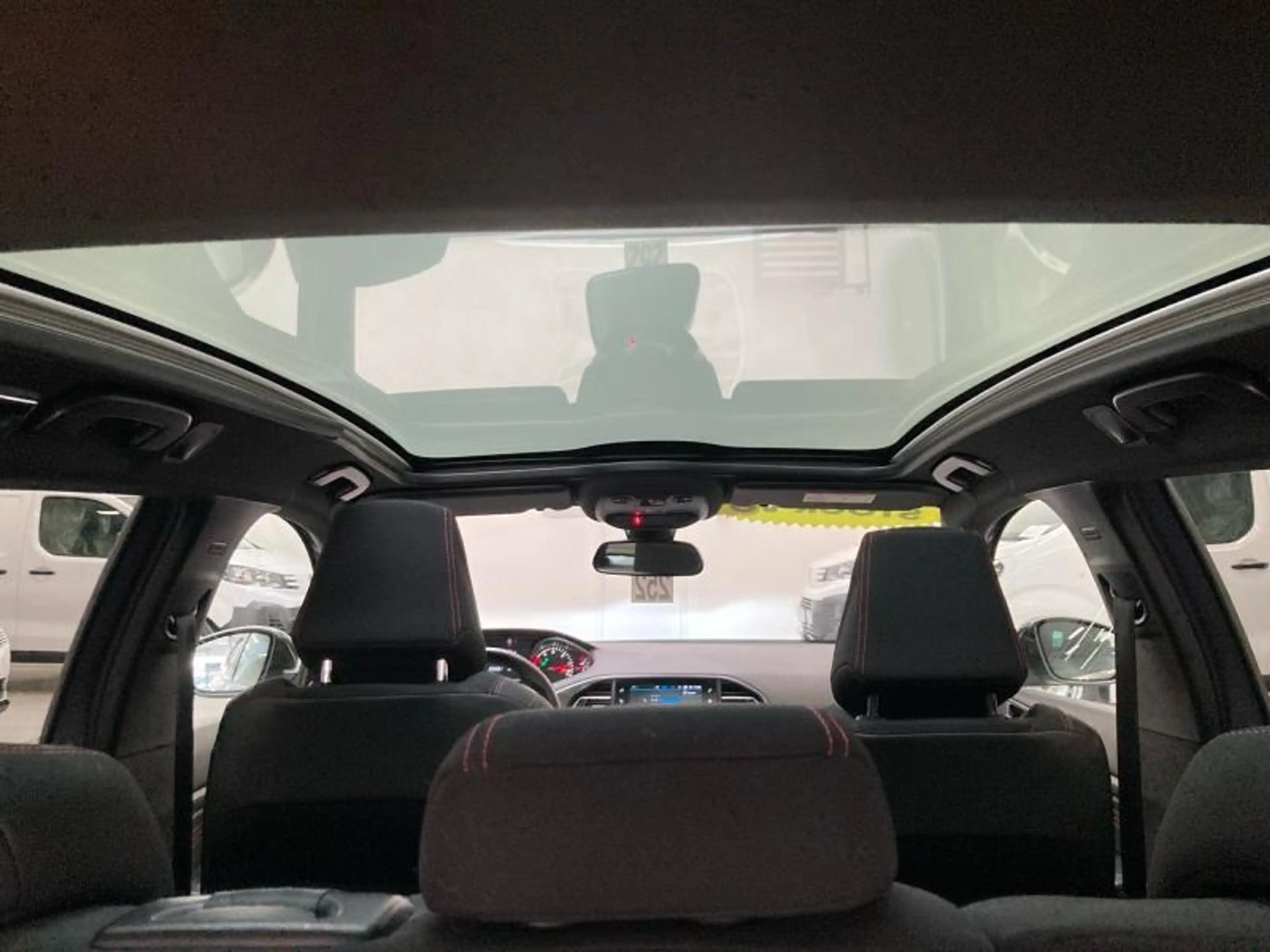 Peugeot 308 II SW GT Line *TOIT PANO/NAVI/CAMERA* — photo 11