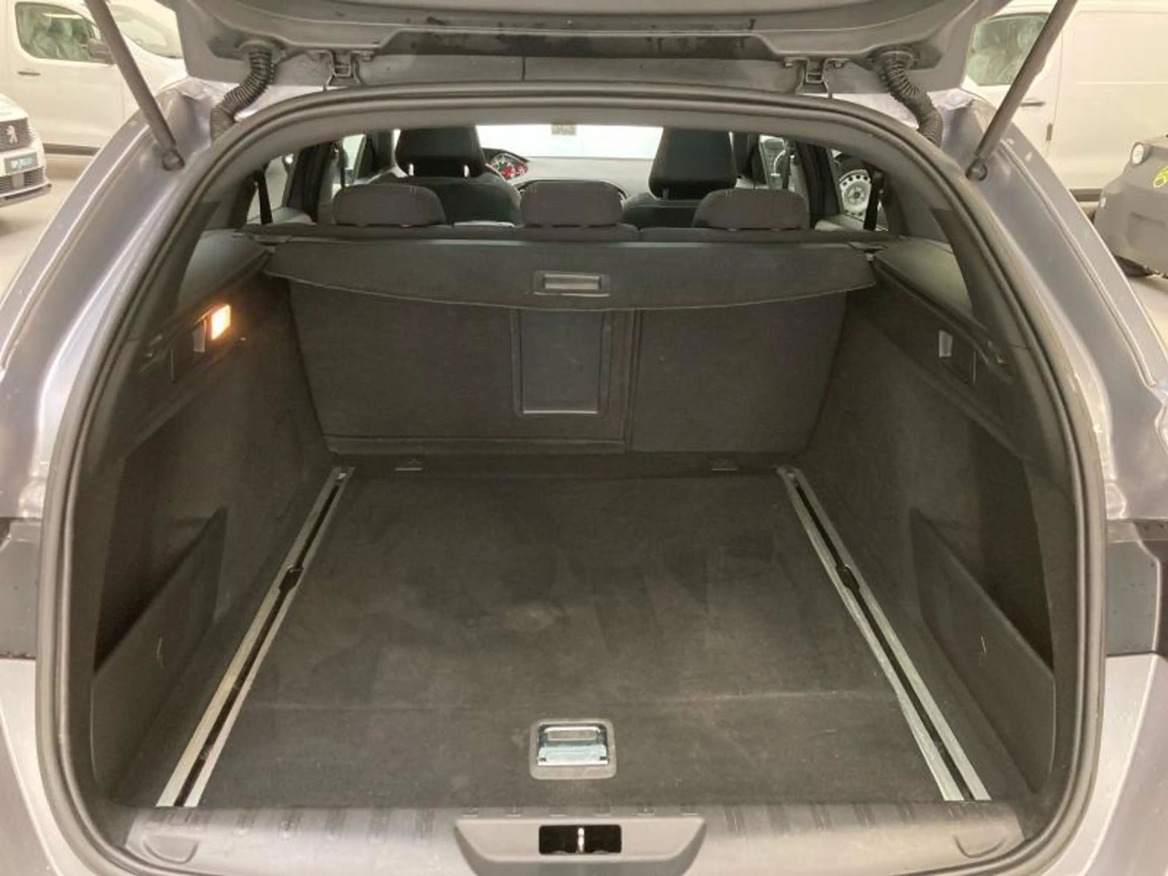 Peugeot 308 II SW GT Line *TOIT PANO/NAVI/CAMERA* — photo 10