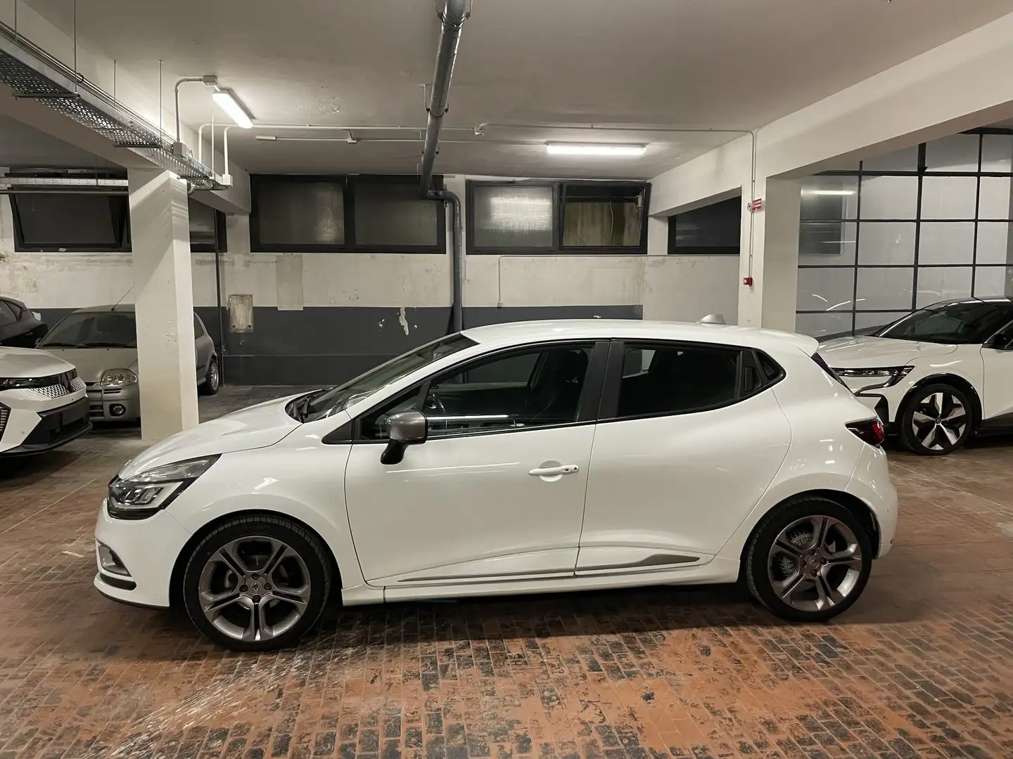 Renault Clio Clio TCe 120CV EDC  5 porte Energy GT LINE Bianco - 2