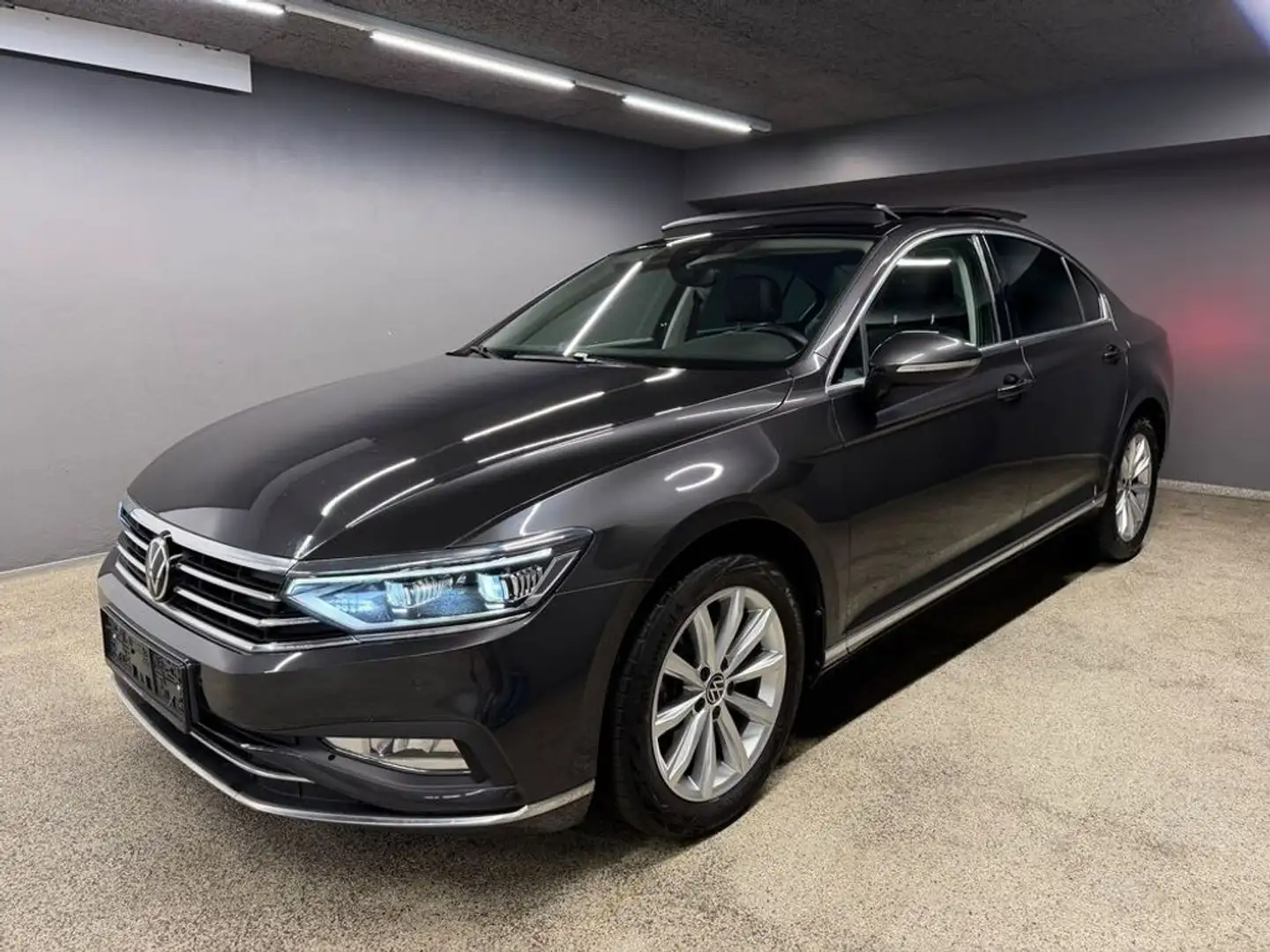 Volkswagen Passat 2,0*TDI*DSG* PANO*IQ.LIGHT*VIRTUAL*ACC*MEM Schwarz - 1