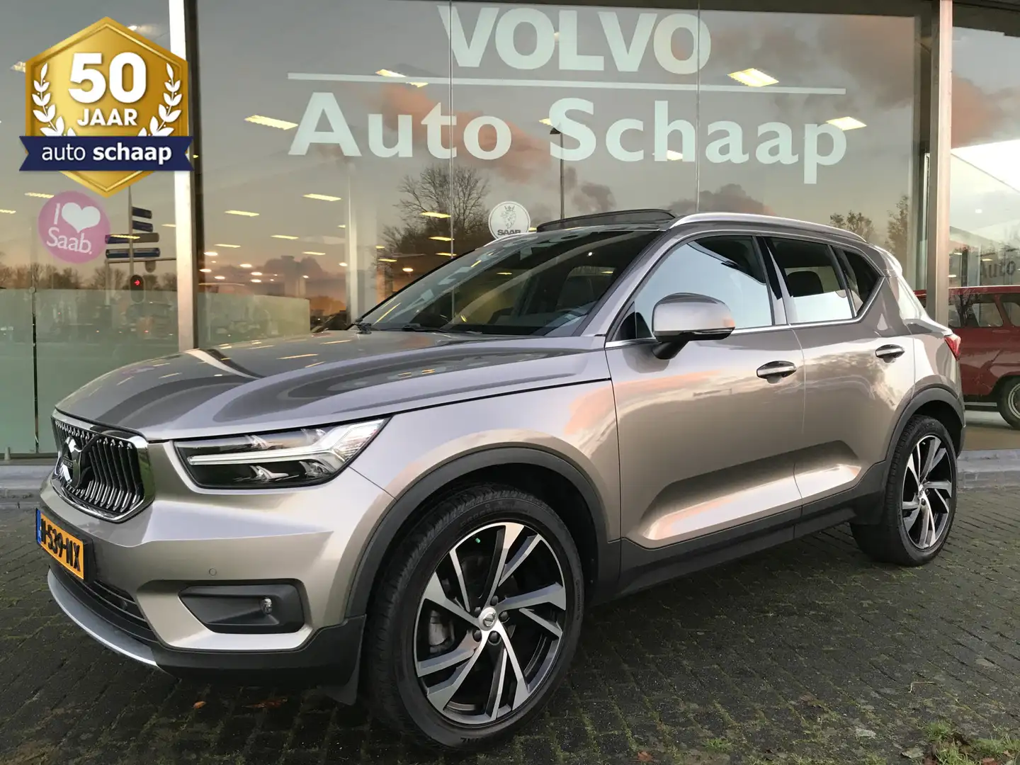 Volvo XC40 2.0 T4 Inscription Automaat | Rijklaar incl 12 mnd Grijs - 1