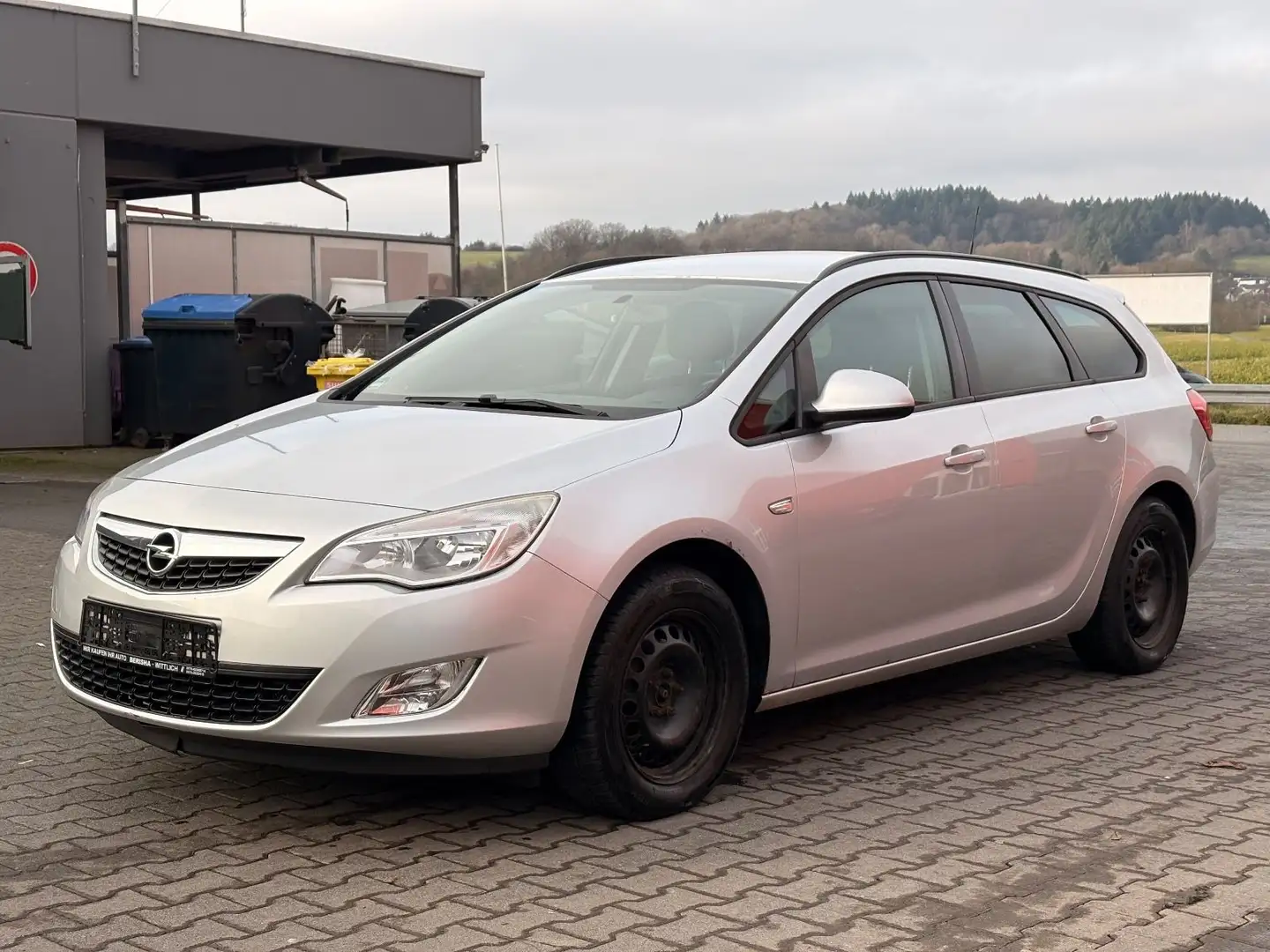 Opel Astra J Sports Tourer Klima S+W TÜV EU5 Silber - 1